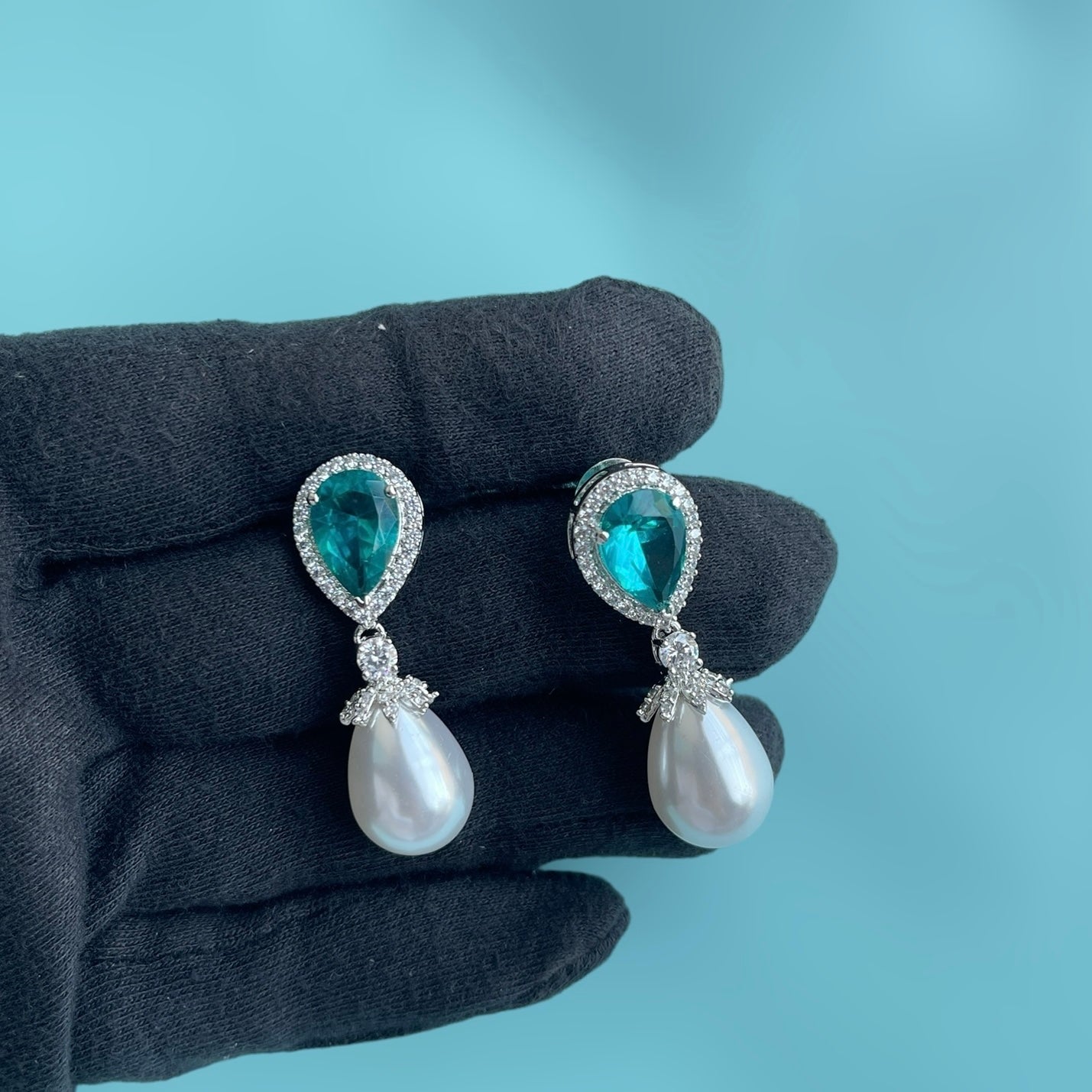 MInimella pearl pear earring