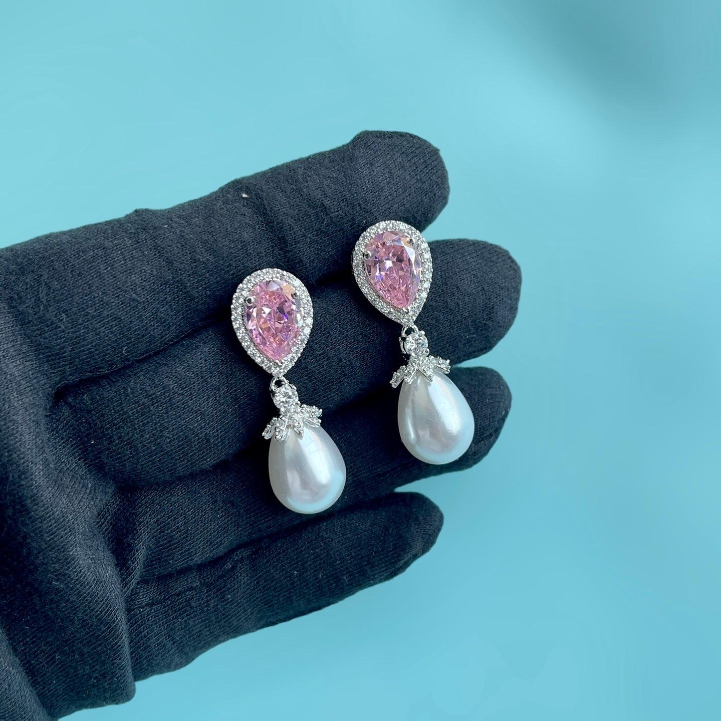 MInimella pearl pear earring
