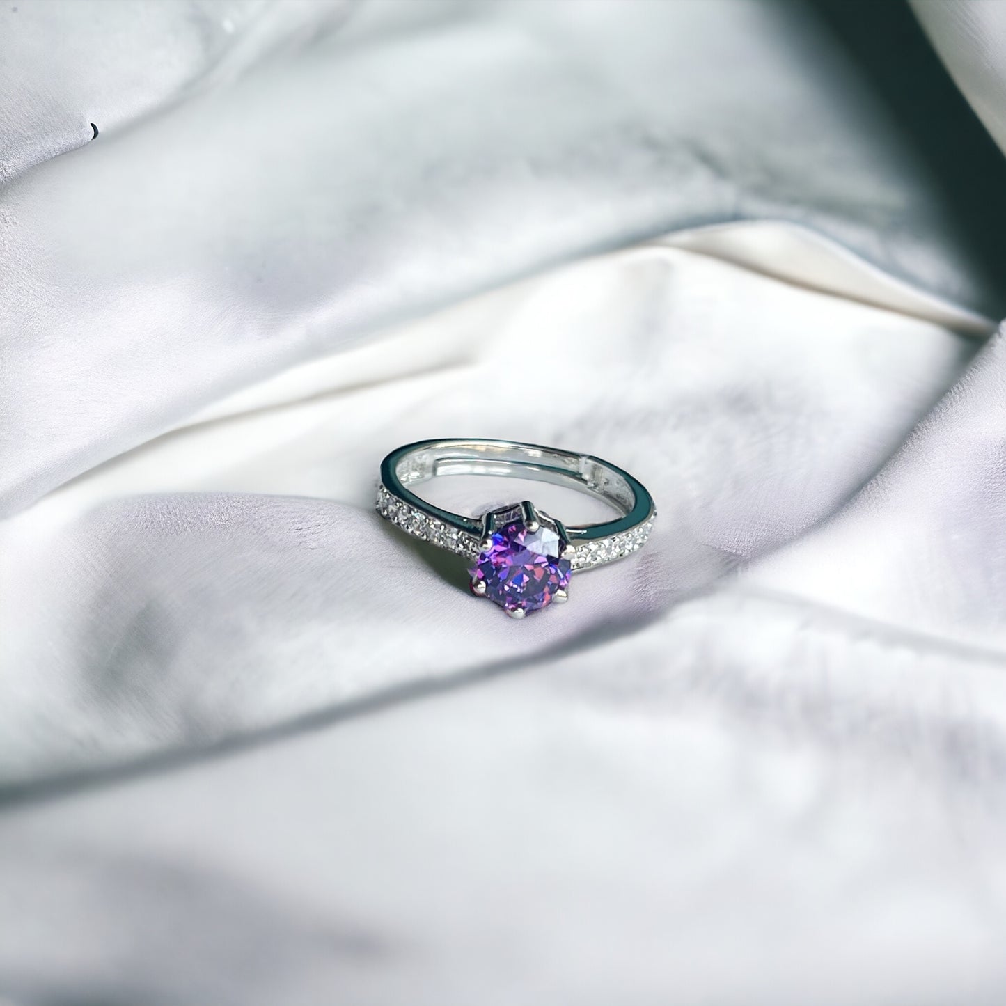 Gen z solitaire ring