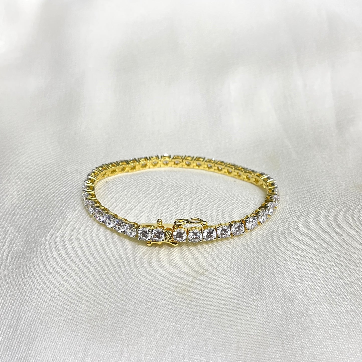 Solitaire tennis bracelet