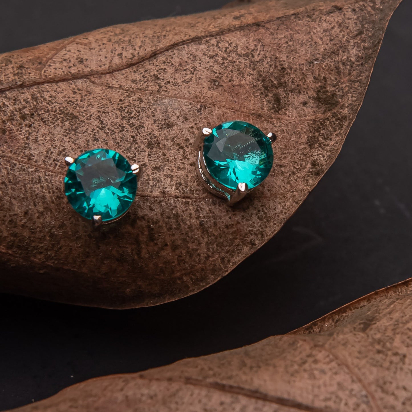 Gen Z solitaire stud