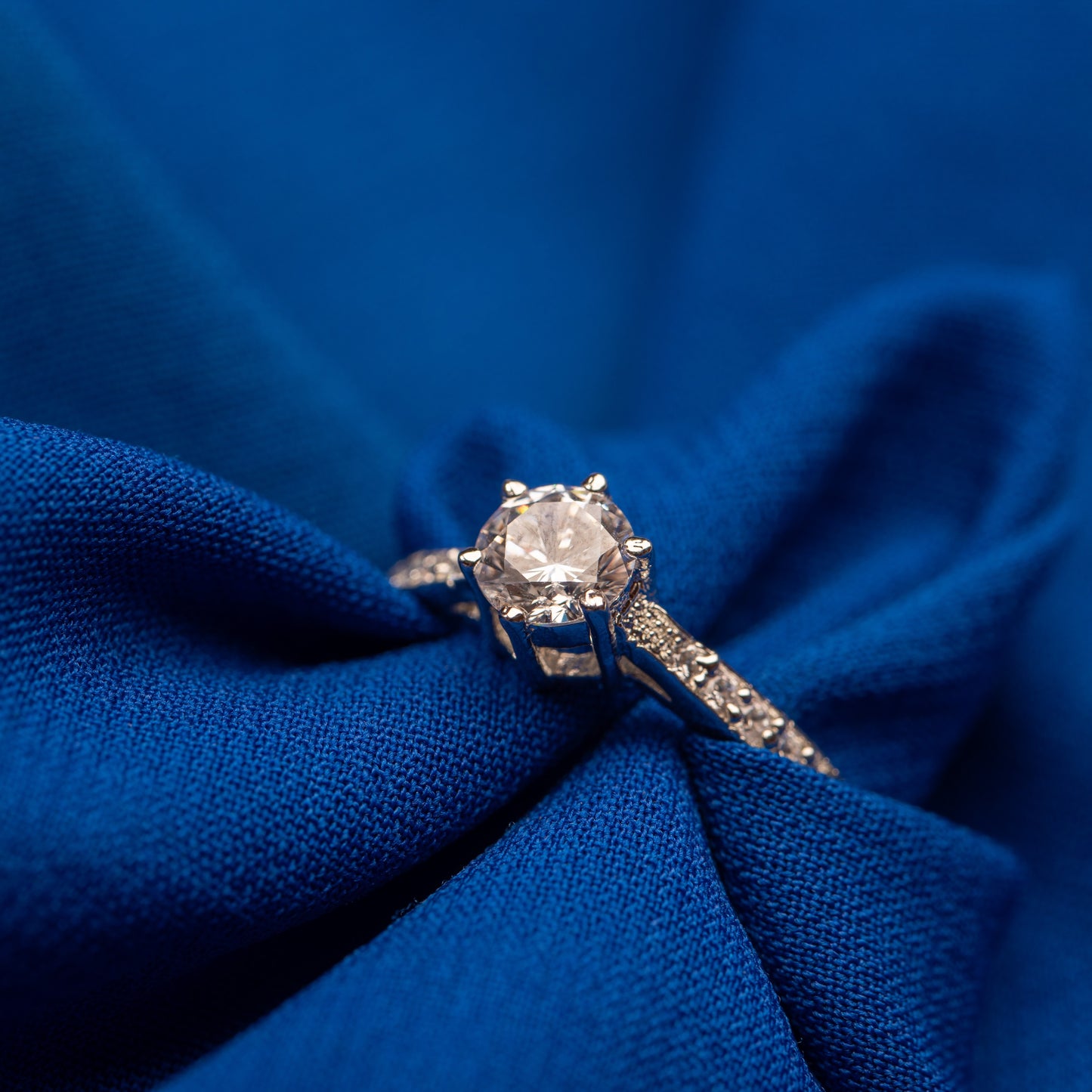 Gen z solitaire ring