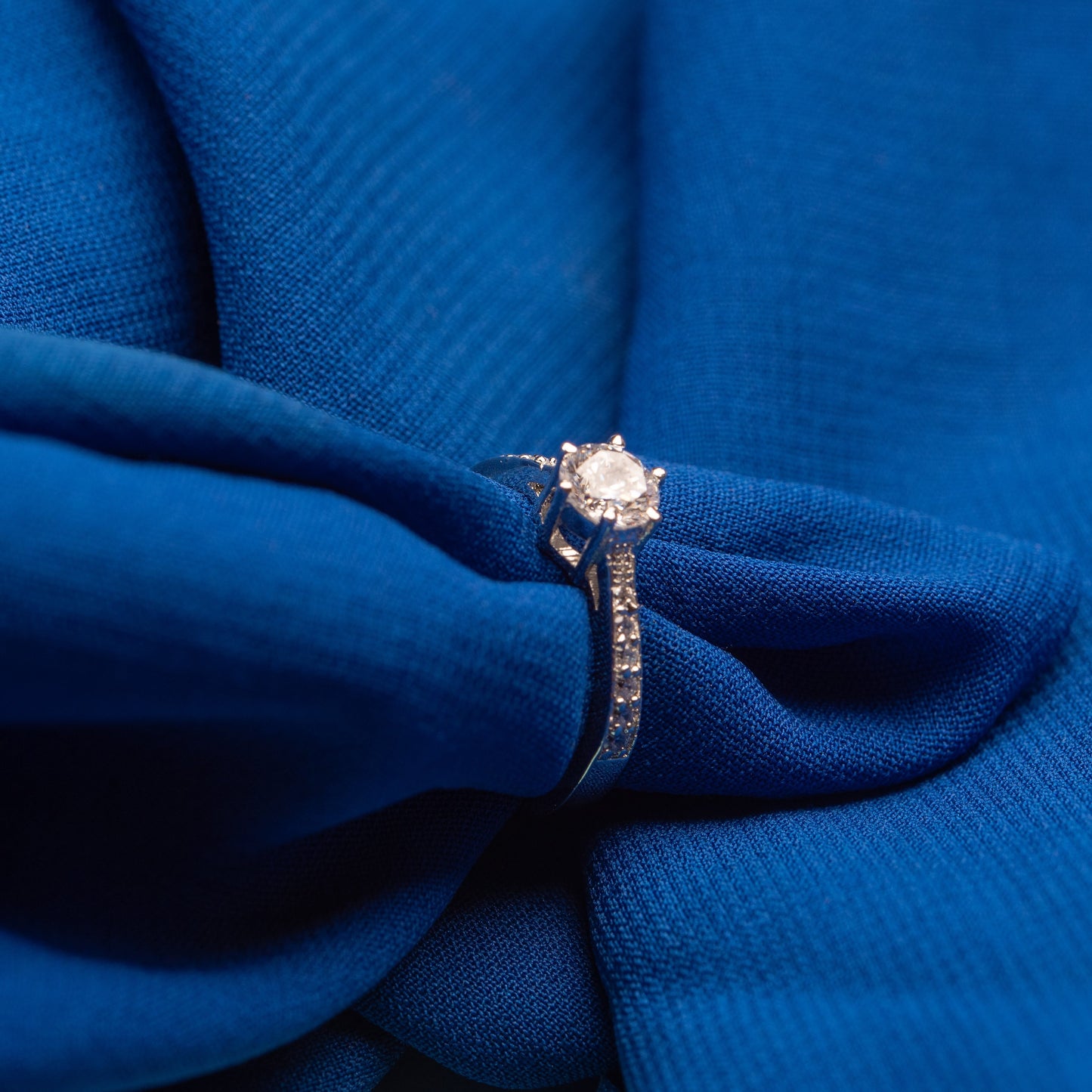 Gen z solitaire ring