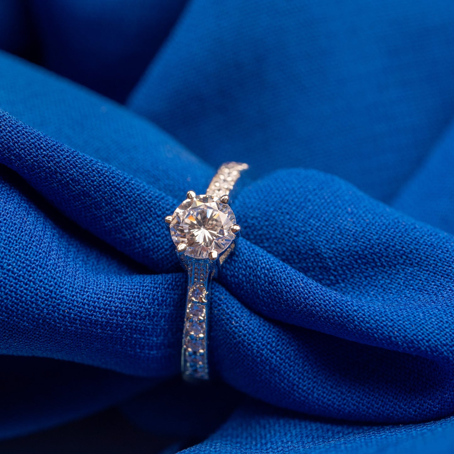 Gen z solitaire ring
