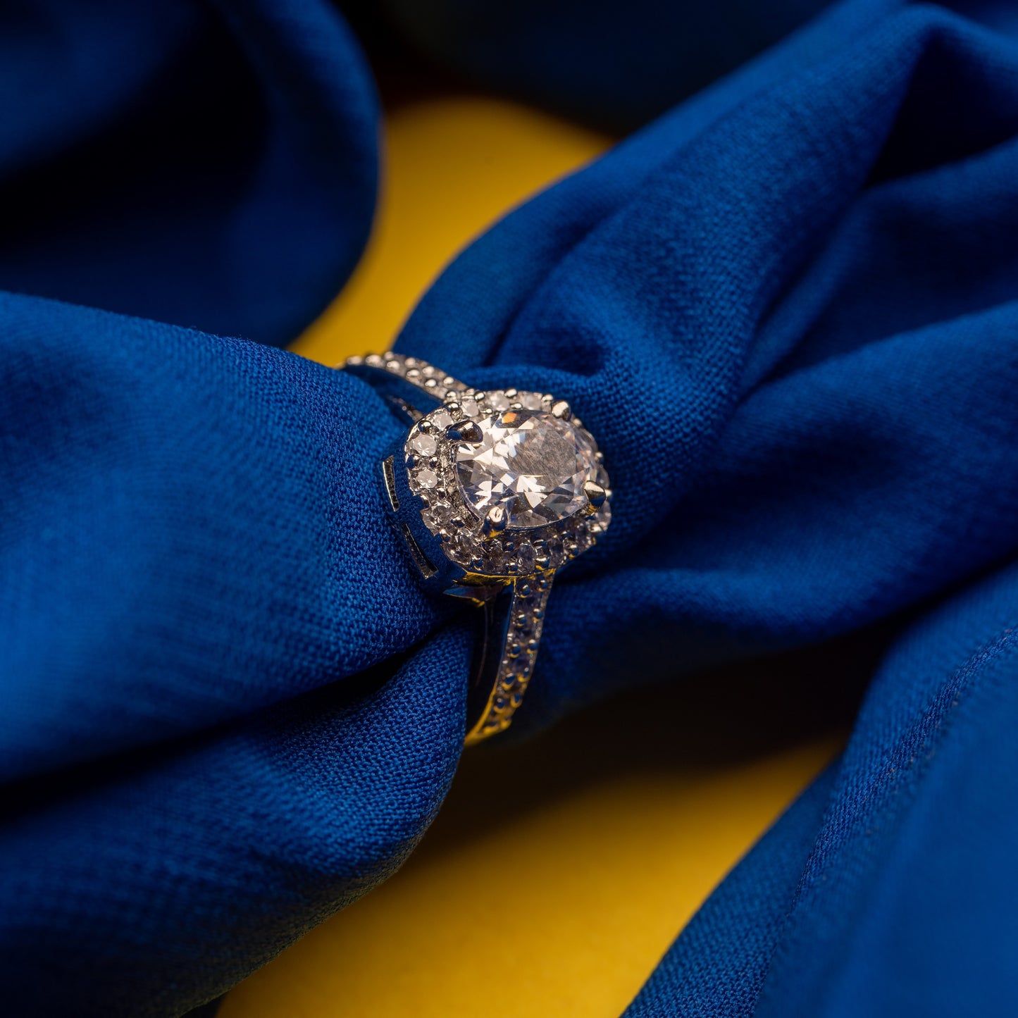 Grandeur engaged ring