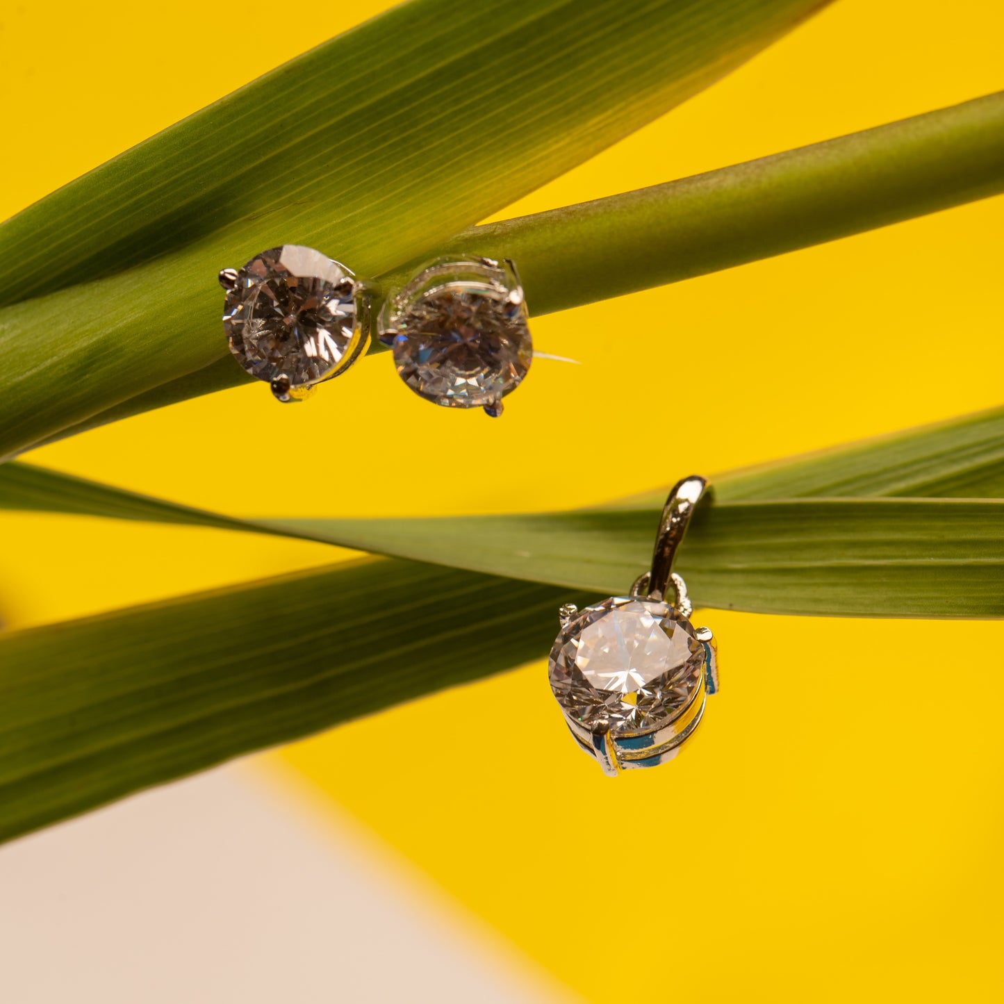 Solitaire charm pendant set