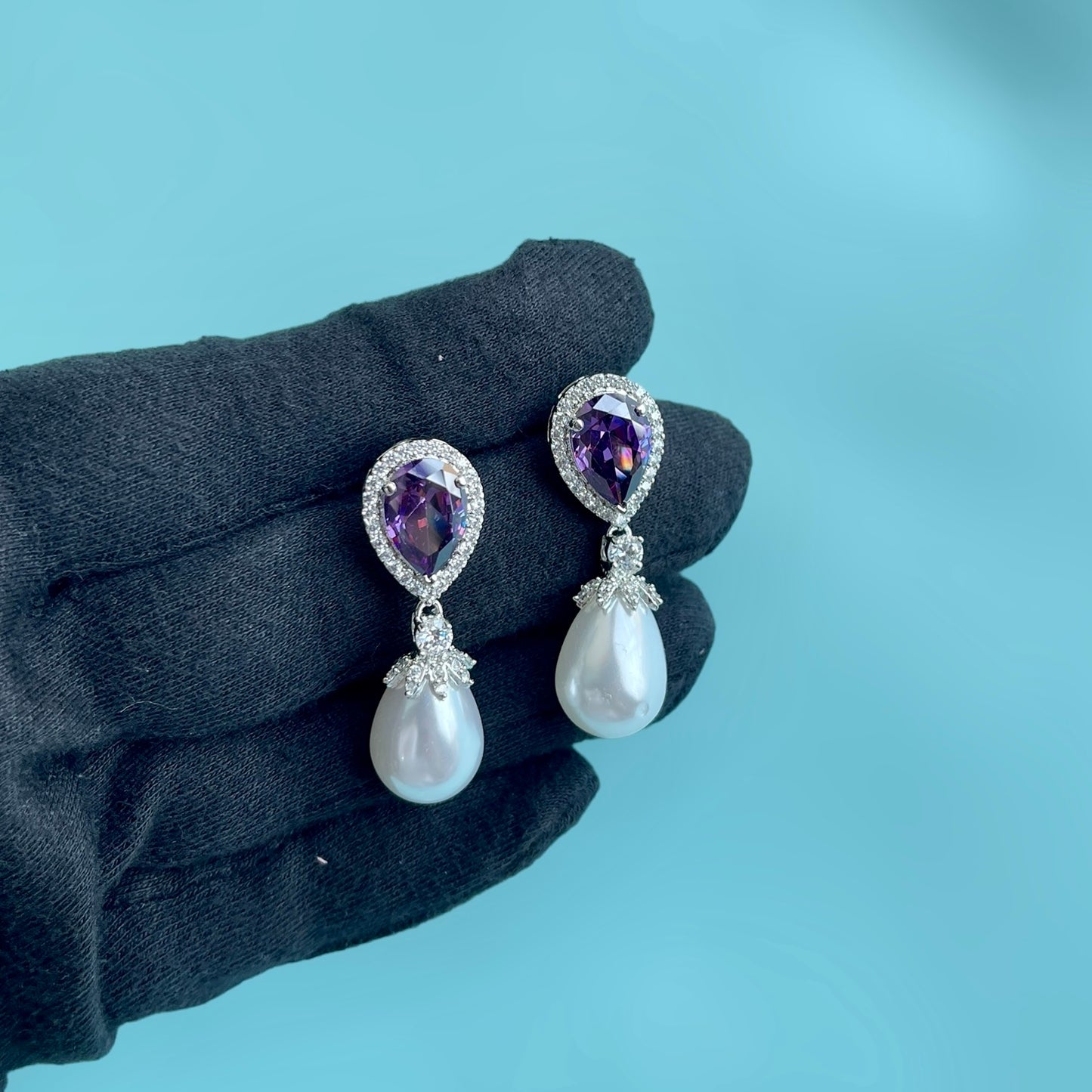MInimella pearl pear earring
