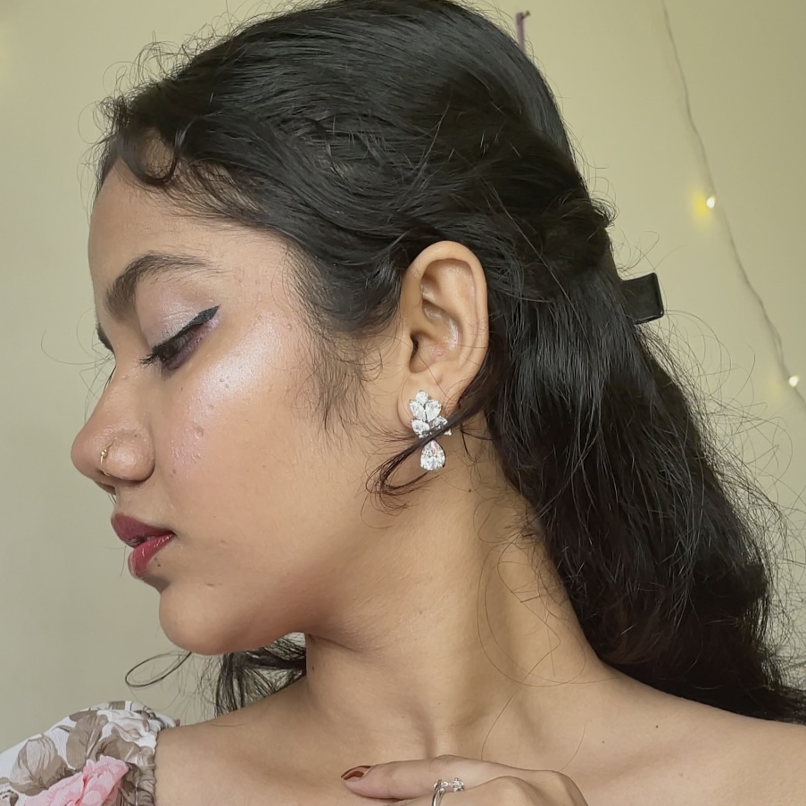 Eleganza pear stud earring