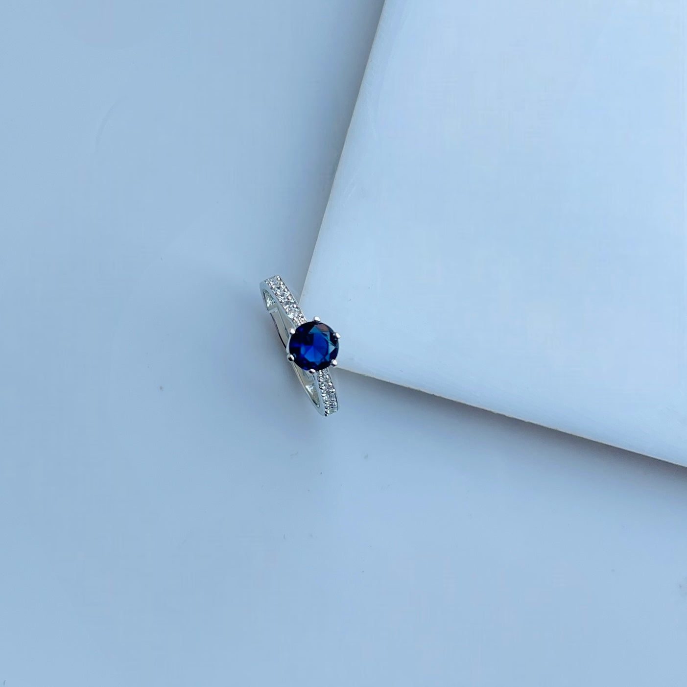 Gen z solitaire ring