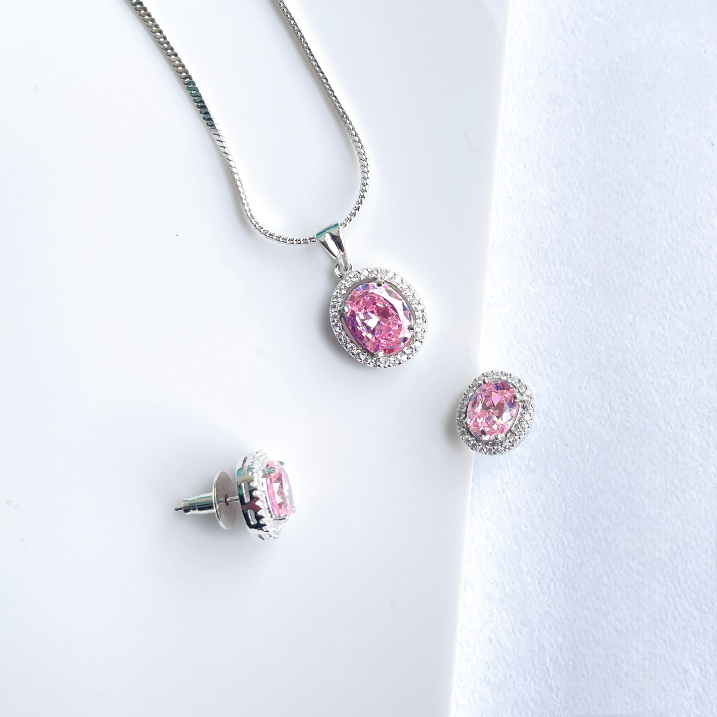 Charm oval pendant set