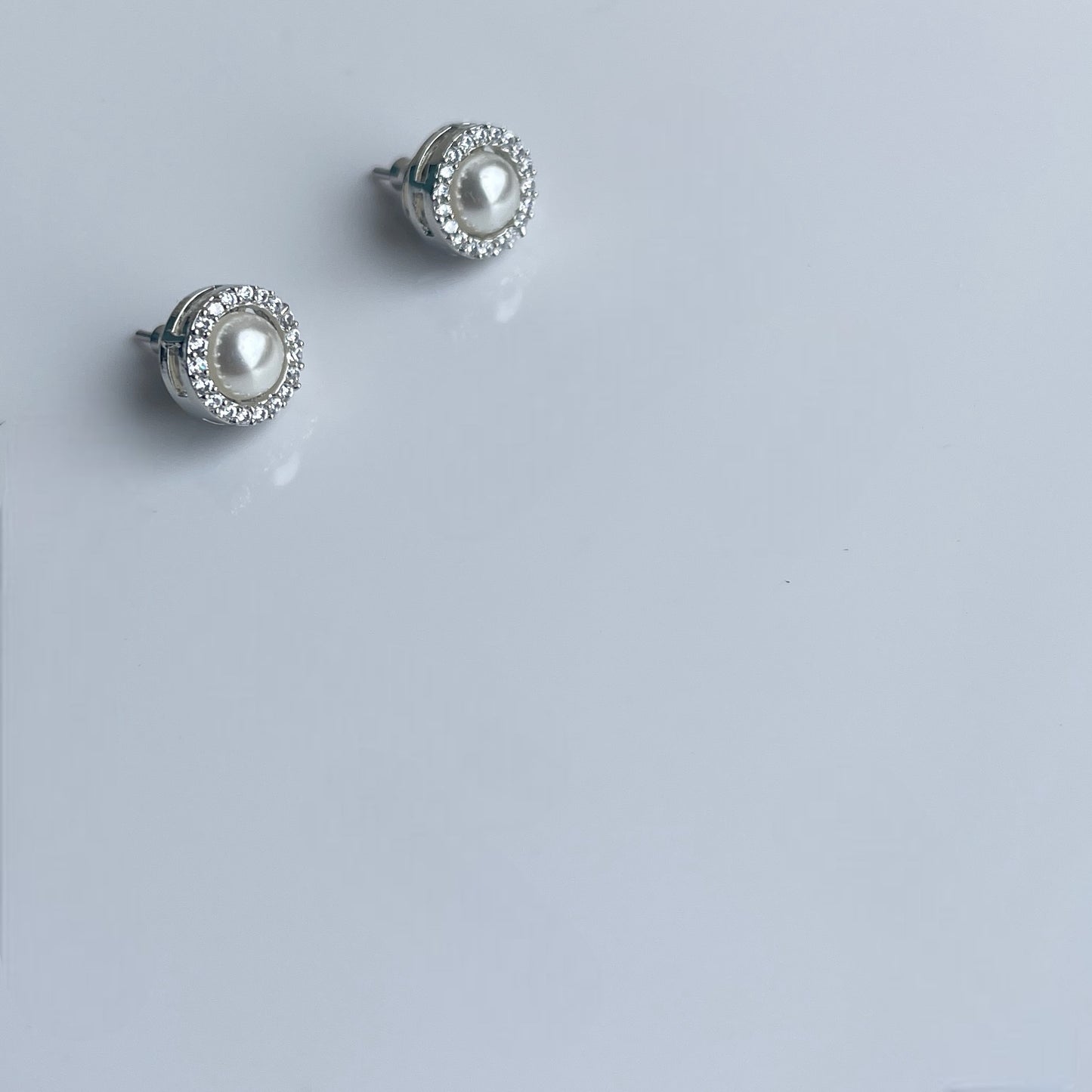 Minimella pearl zircon stud