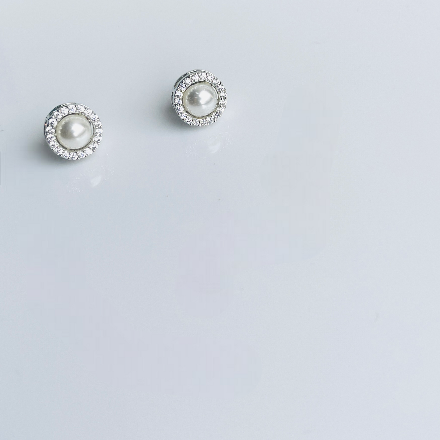 Minimella pearl zircon stud