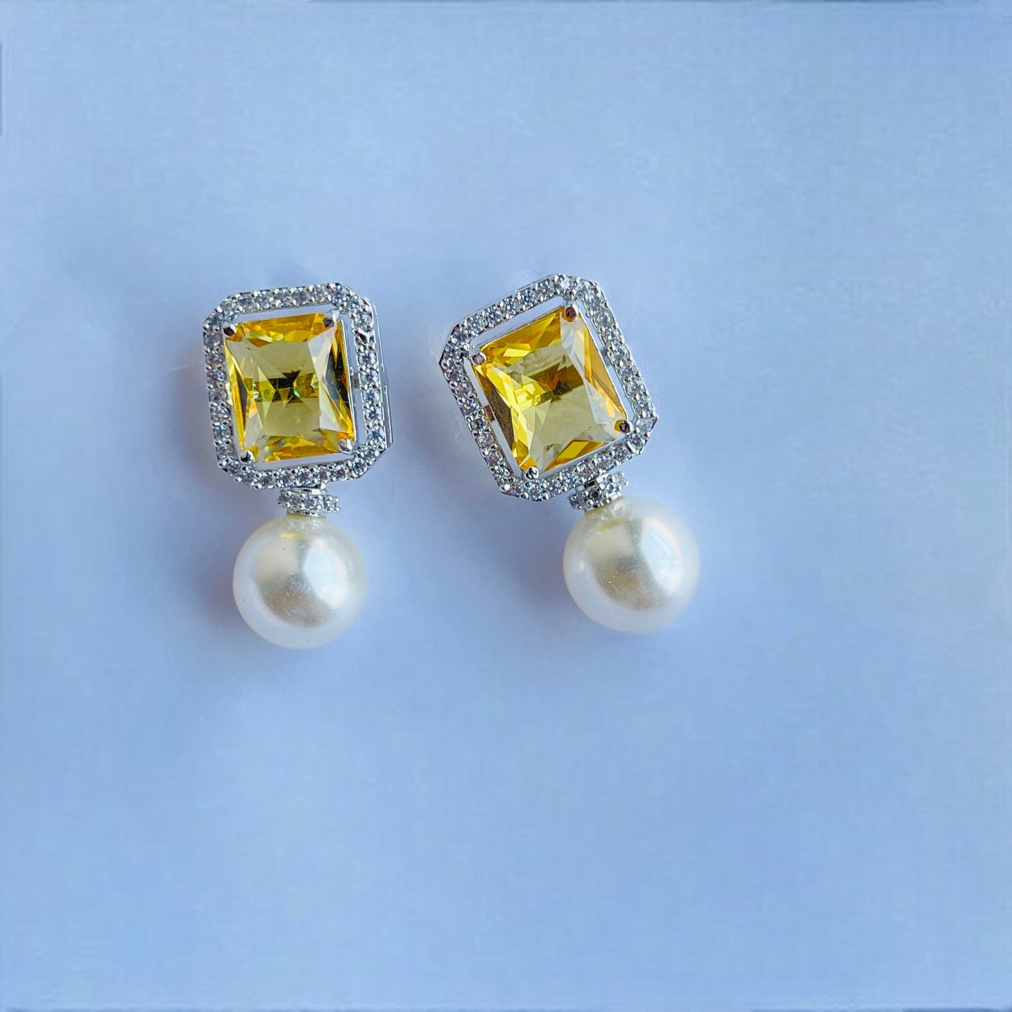 Minimella pearl everyday stud earring