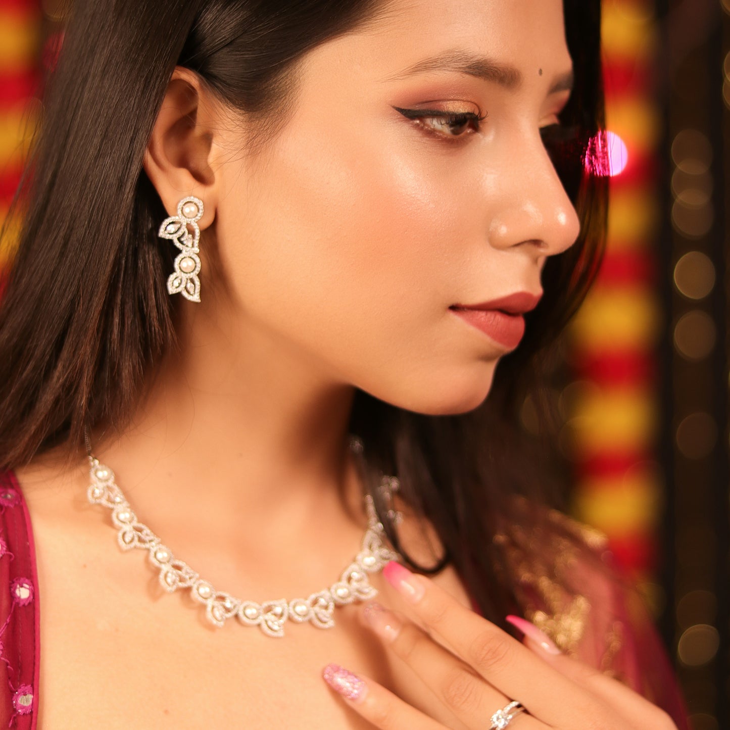 Leafy pearl necklace