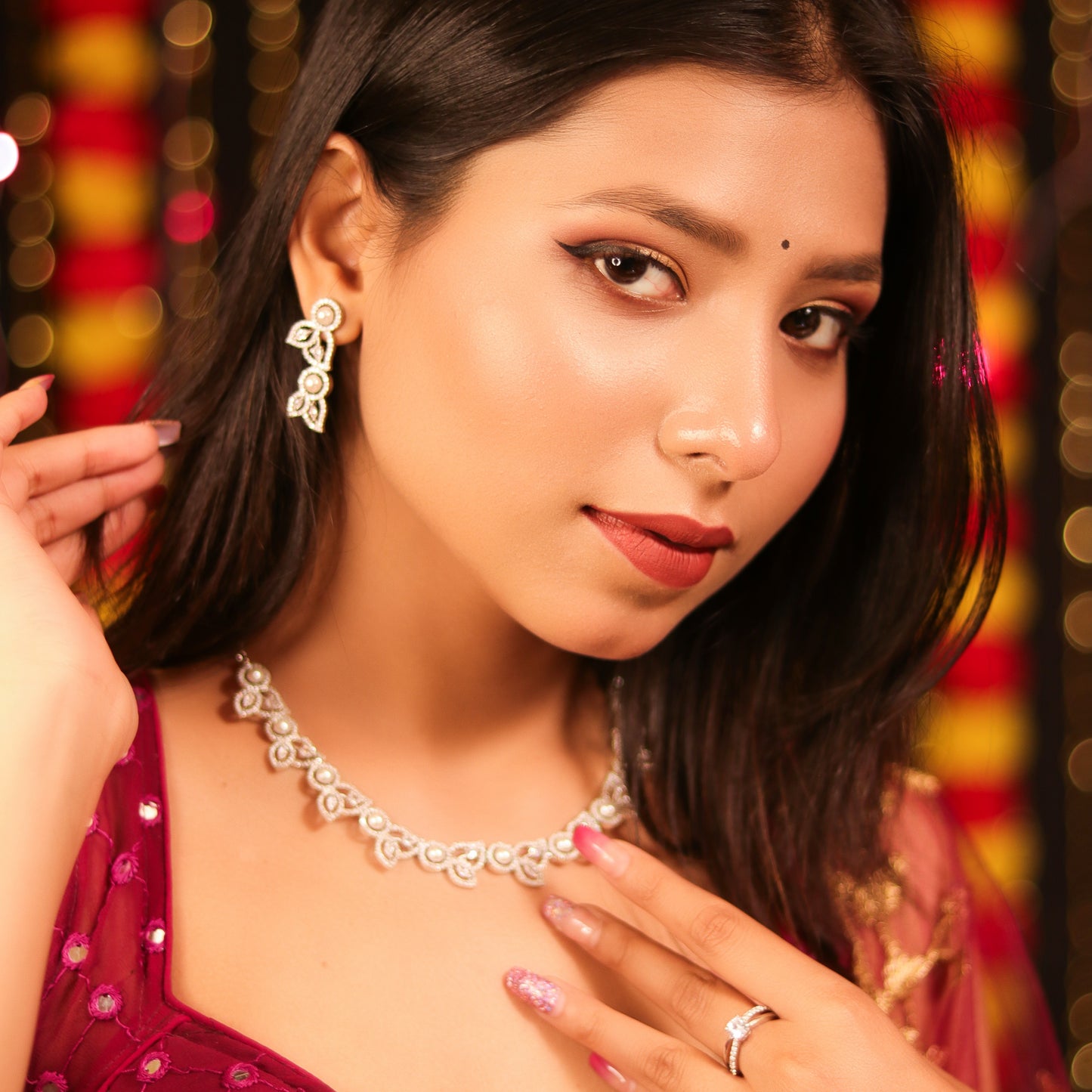Leafy pearl necklace