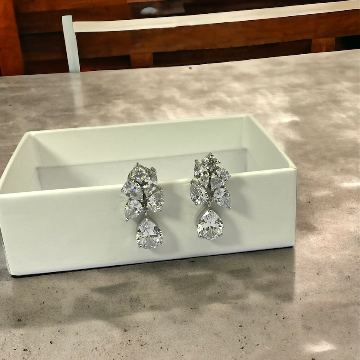 Eleganza pear stud earring