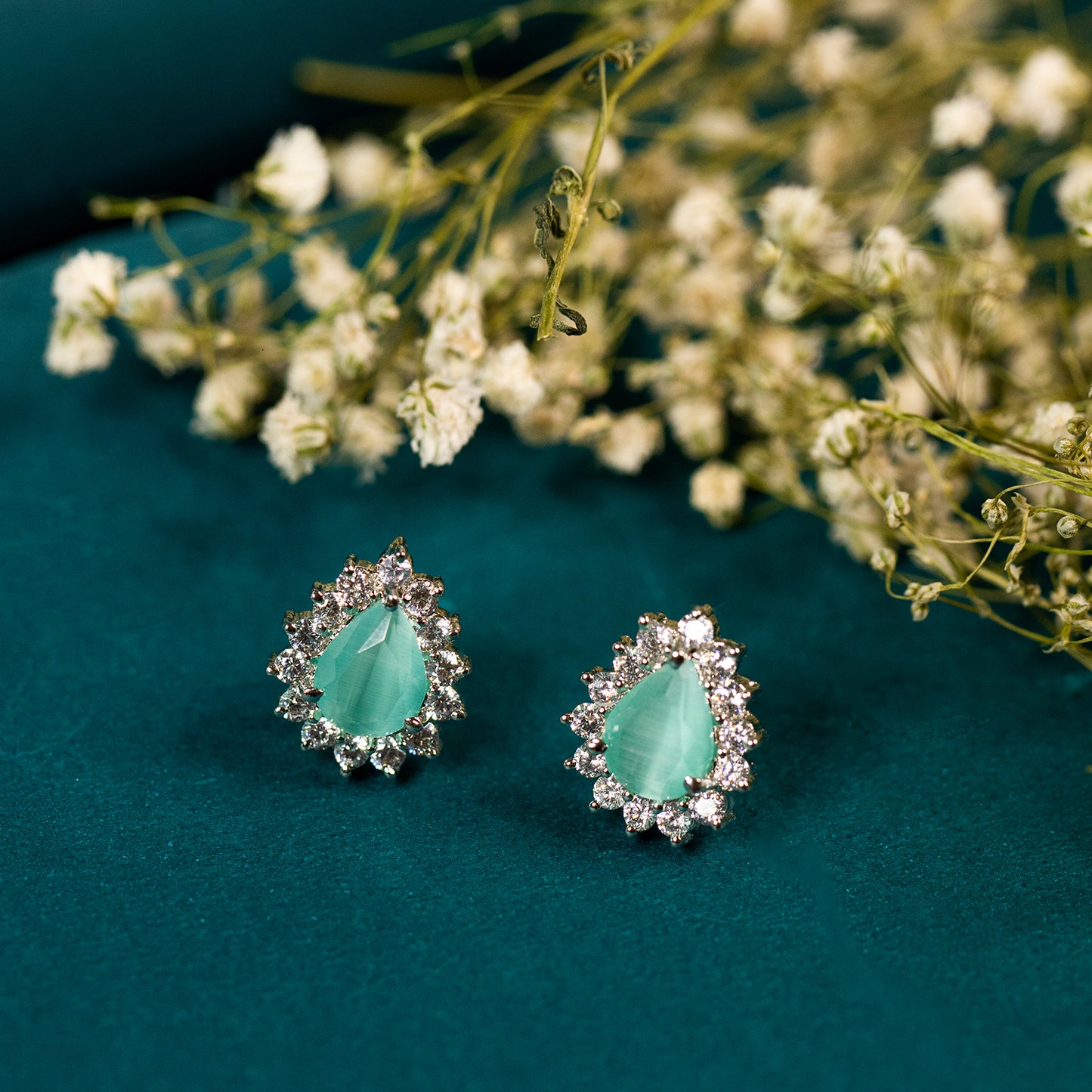 Minimella pear sparkle earring