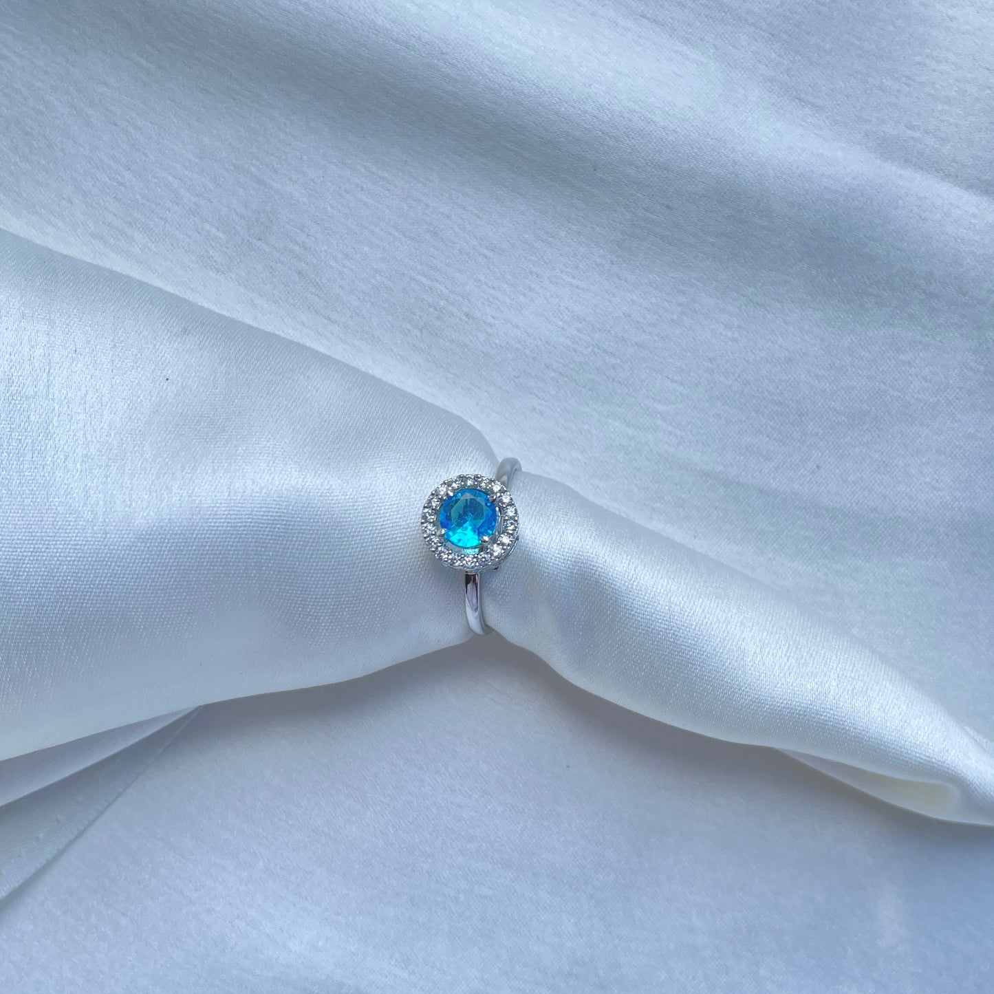 Solitaire halo ring