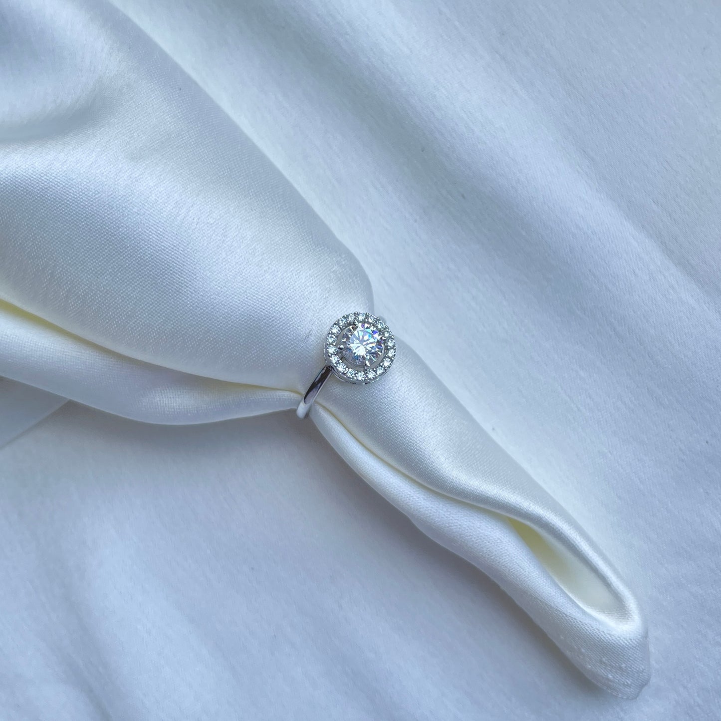 Solitaire halo ring