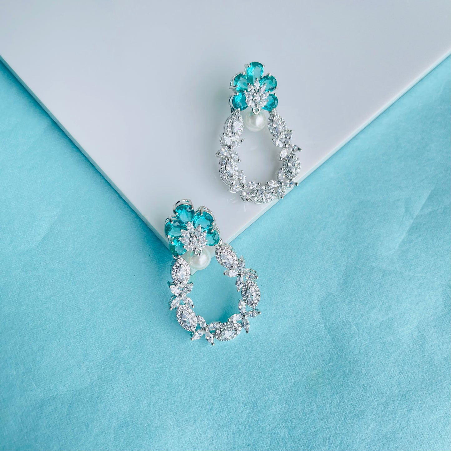 Pearto marquise pearl earring