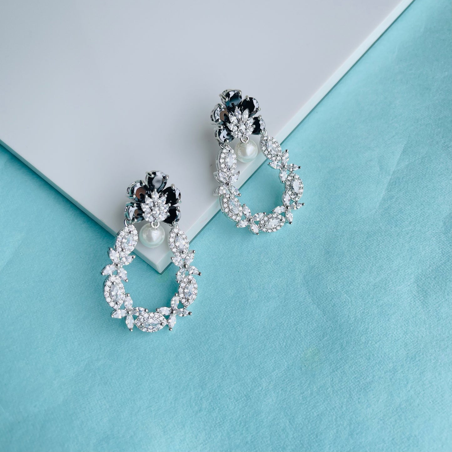 Pearto marquise pearl earring