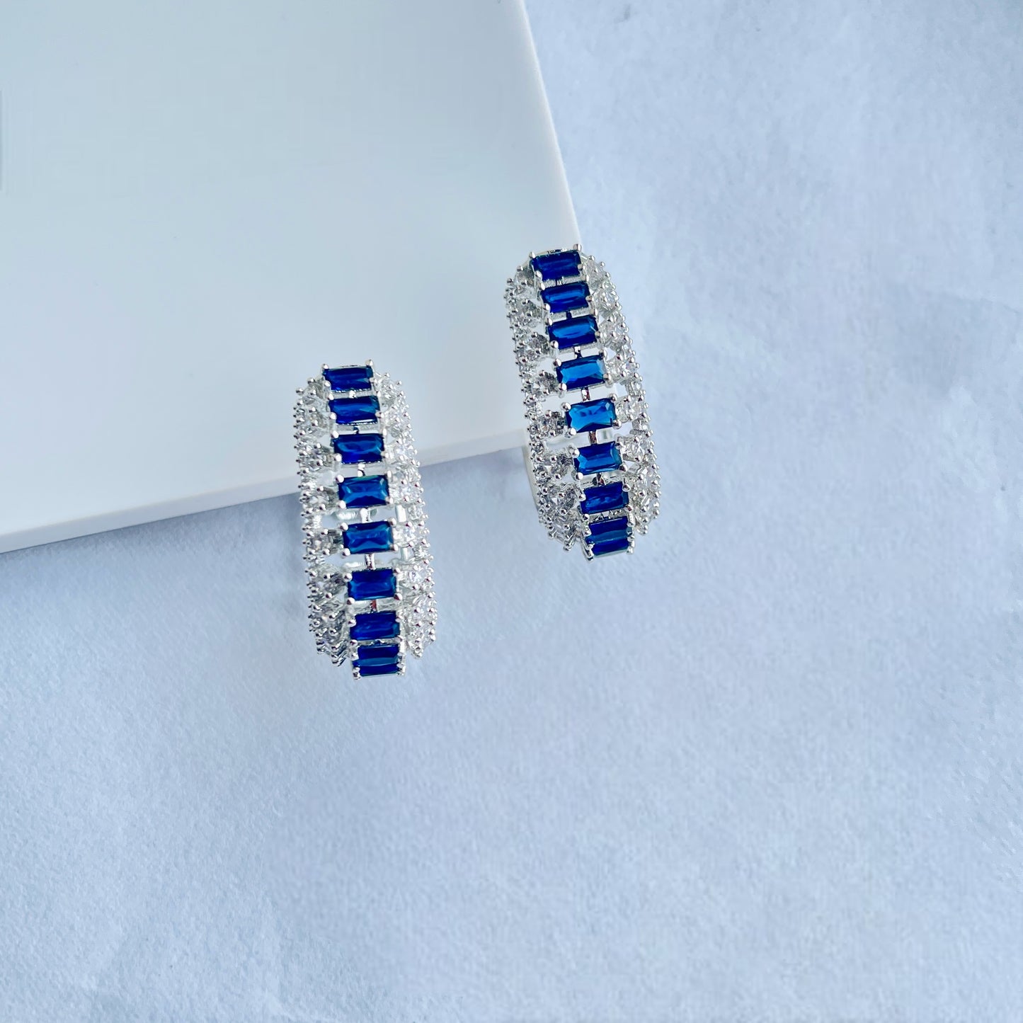 Uva baguette zircon loop