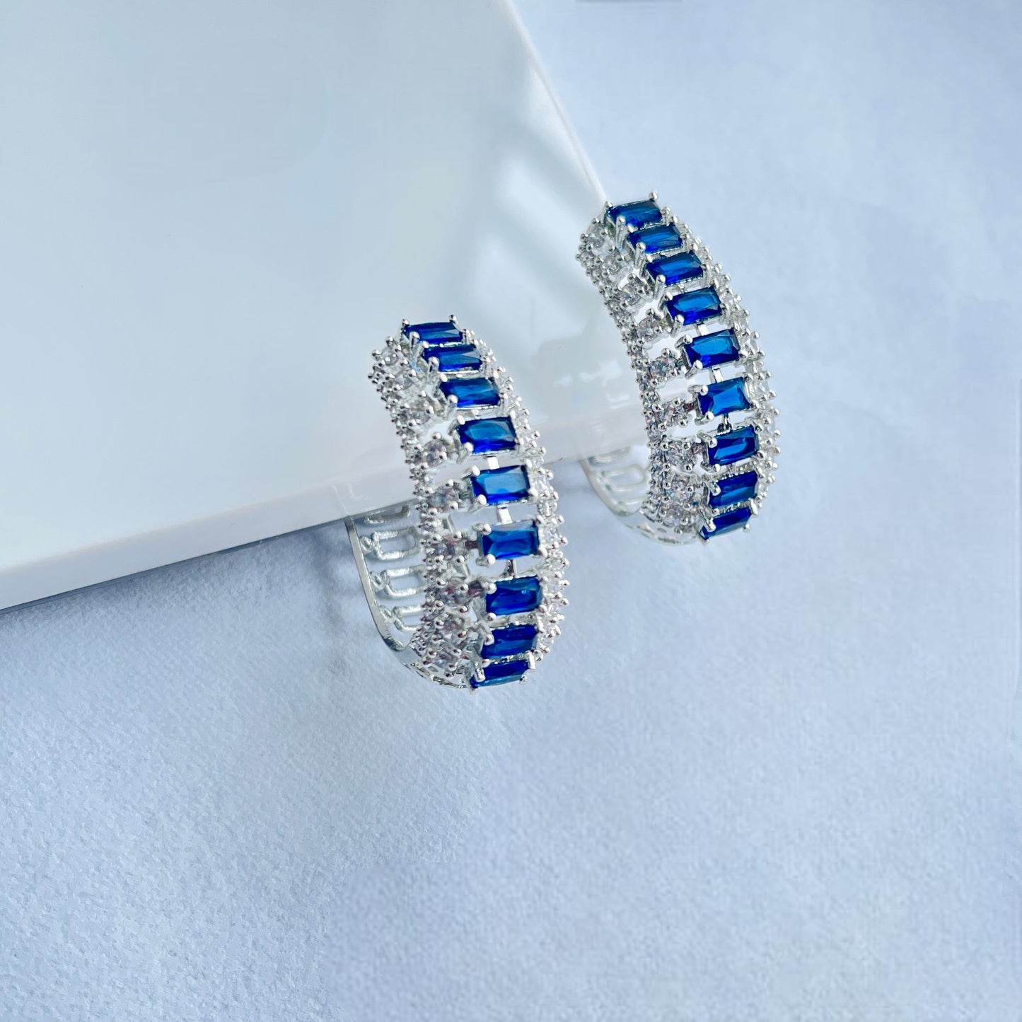 Uva baguette zircon loop