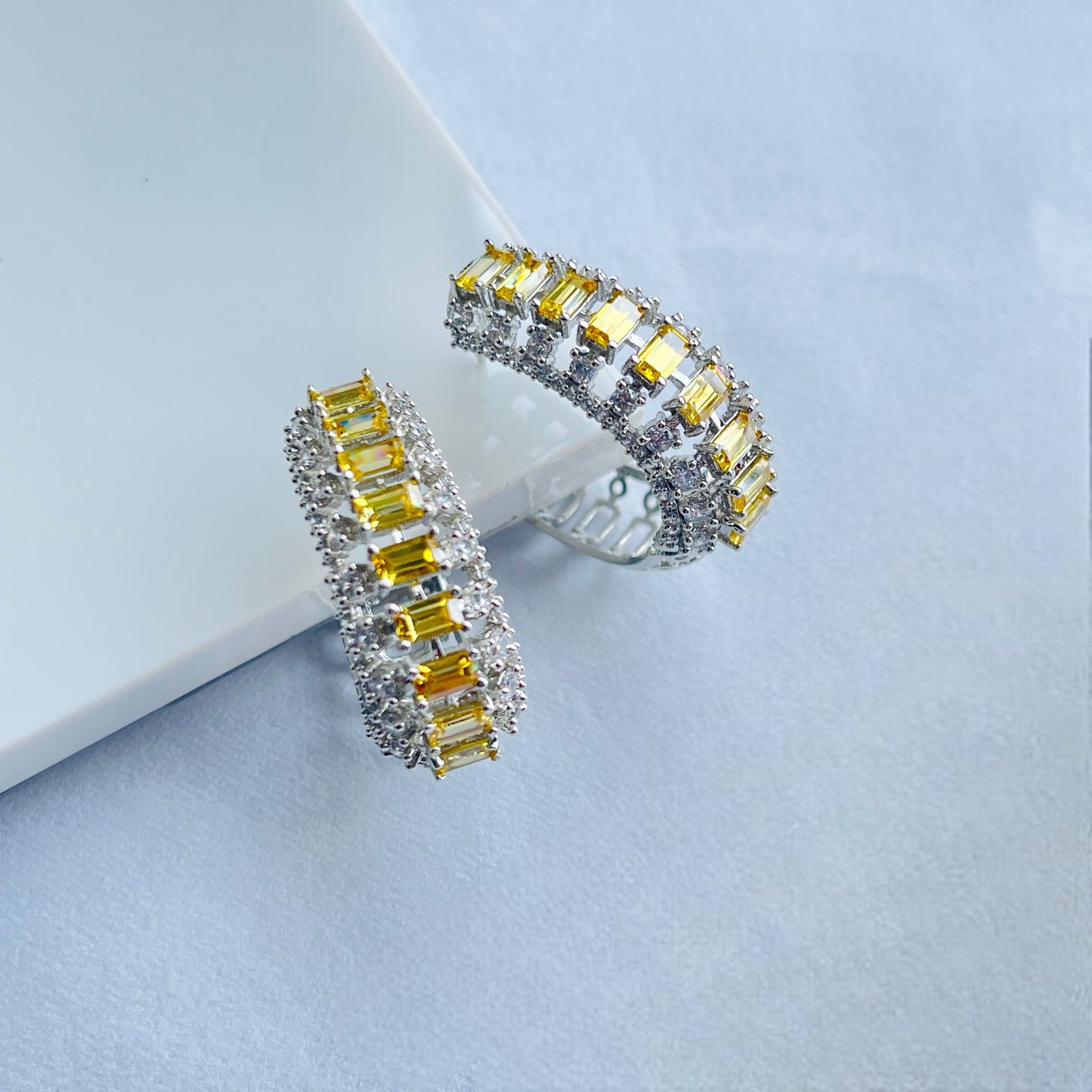 Uva baguette zircon loop