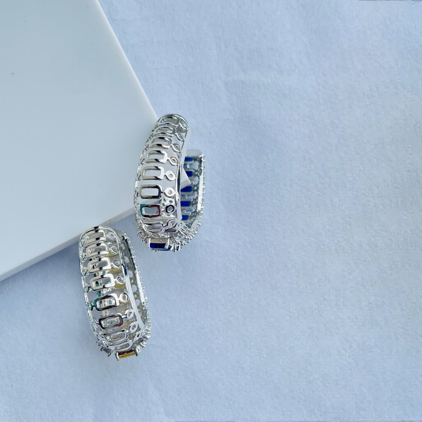 Uva baguette zircon loop