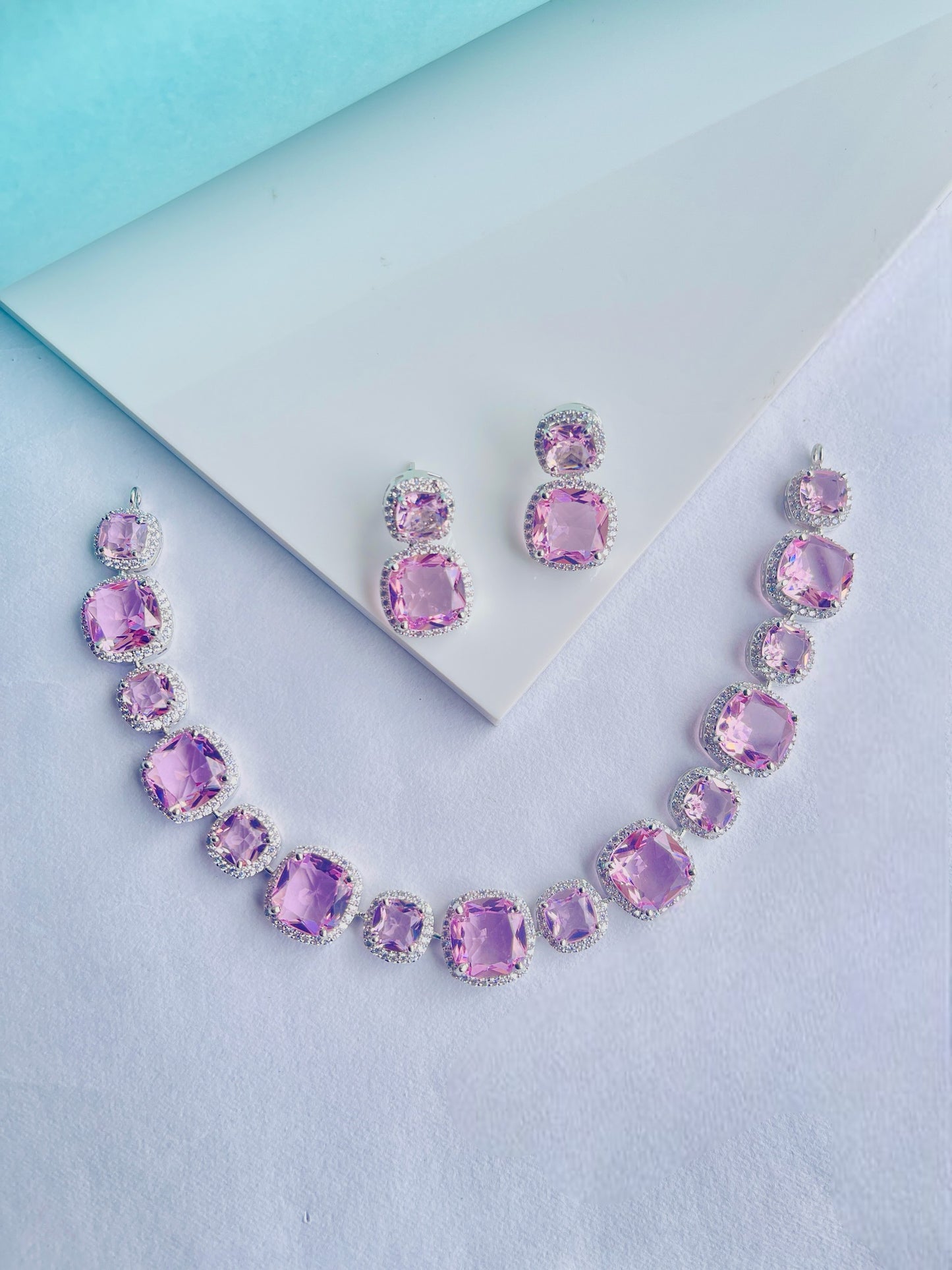 Kushion Exotica necklace set