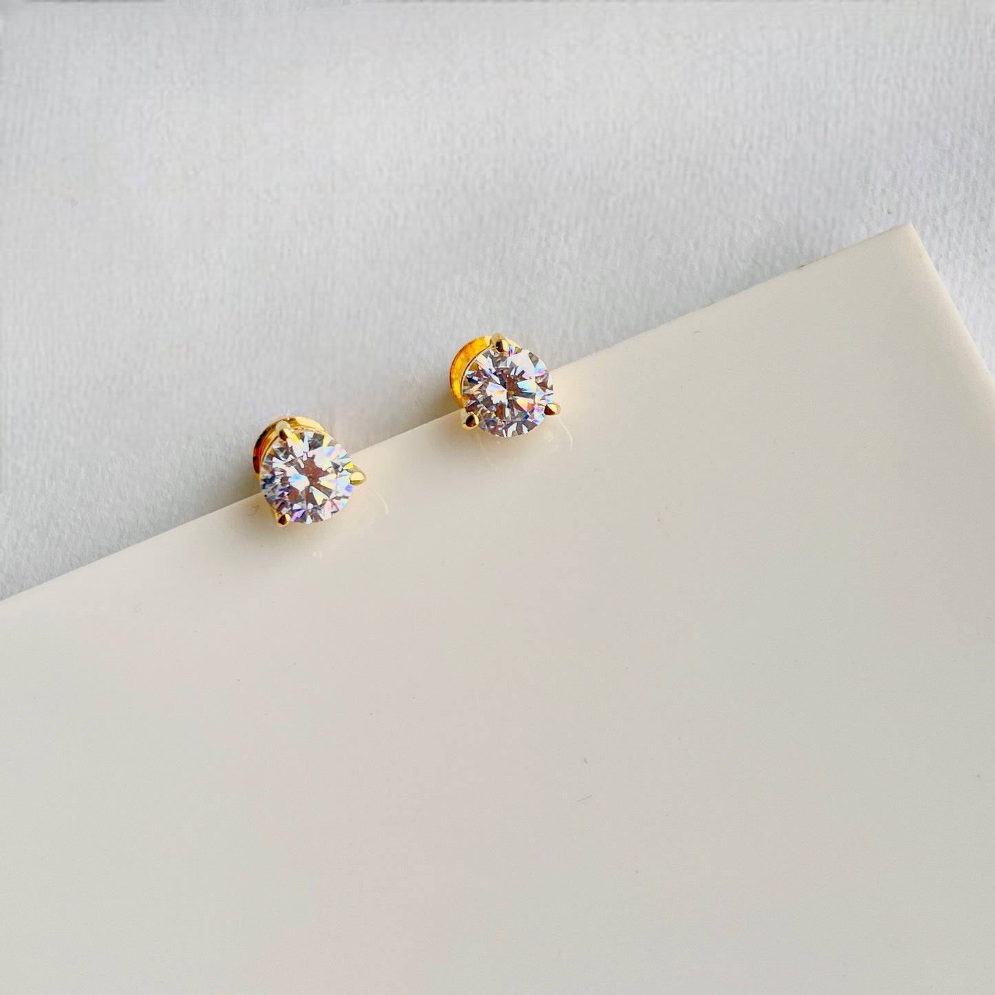 Gen Z solitaire stud