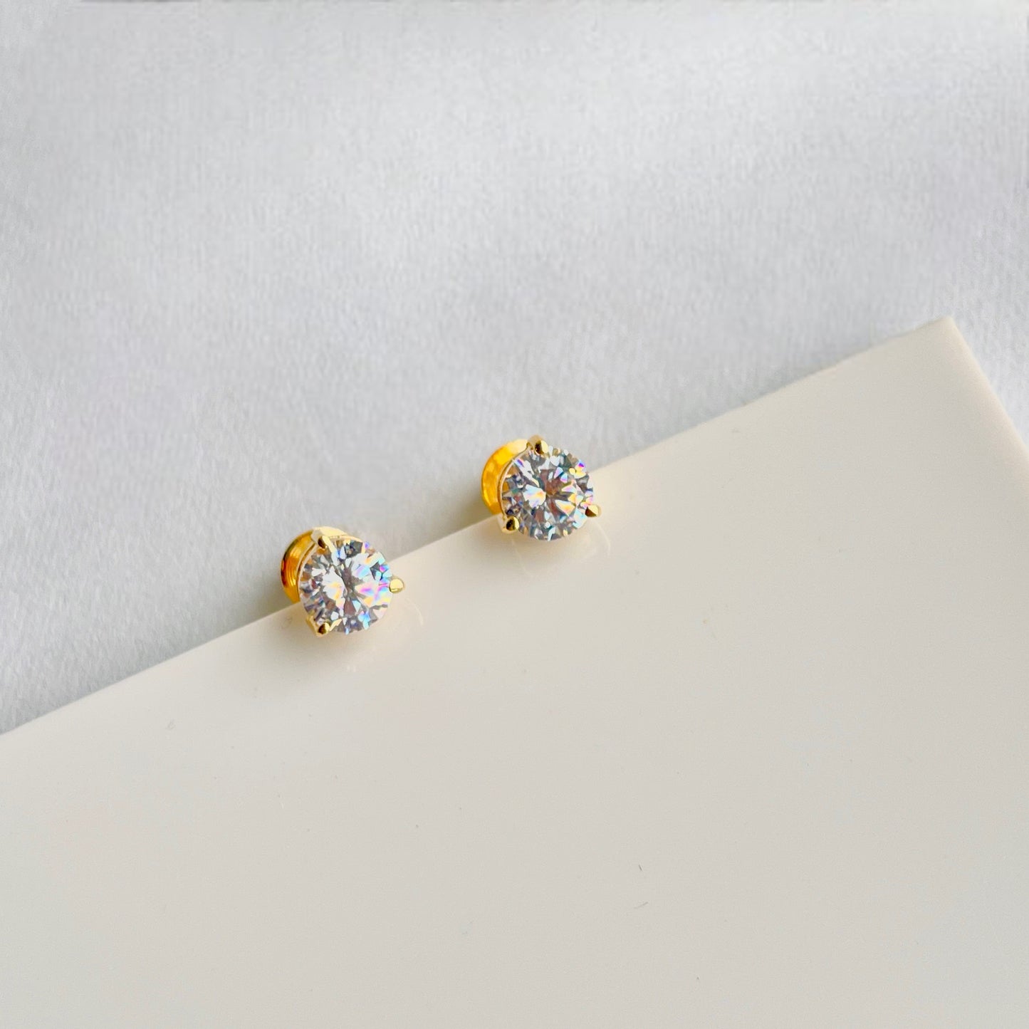 Gen Z solitaire stud