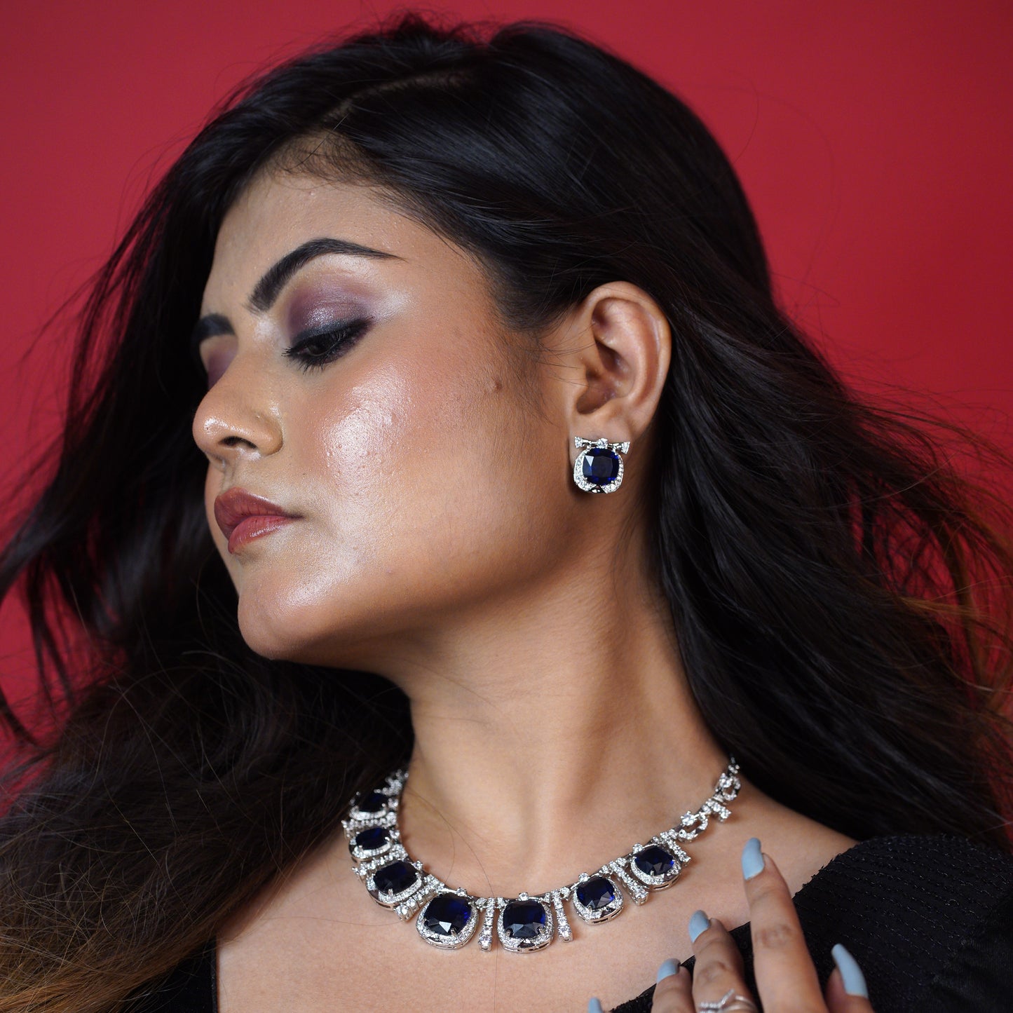 Malharika cushion necklace