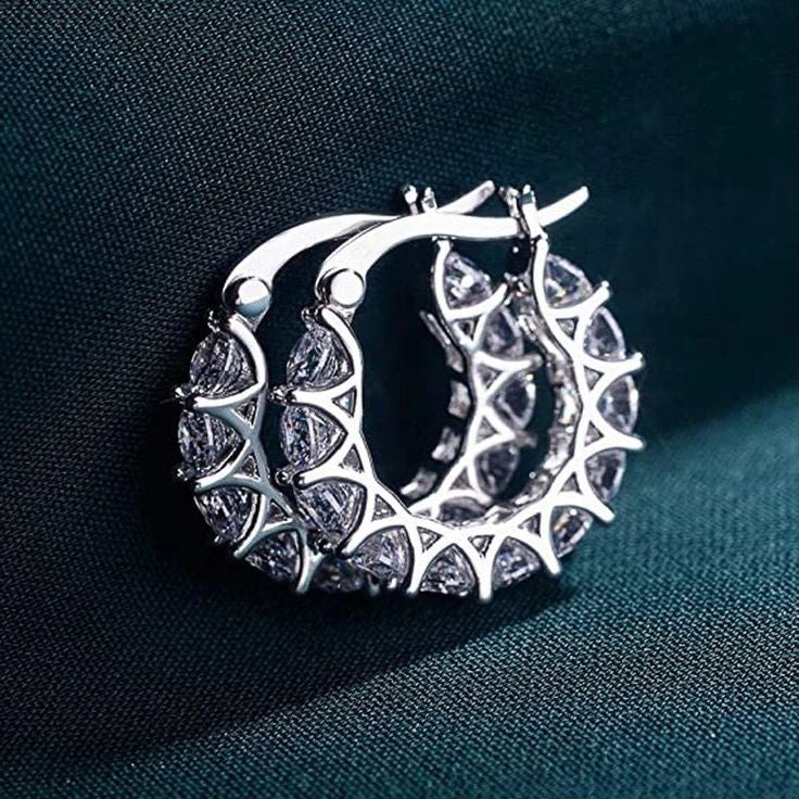 Solitaire sparkling hoop