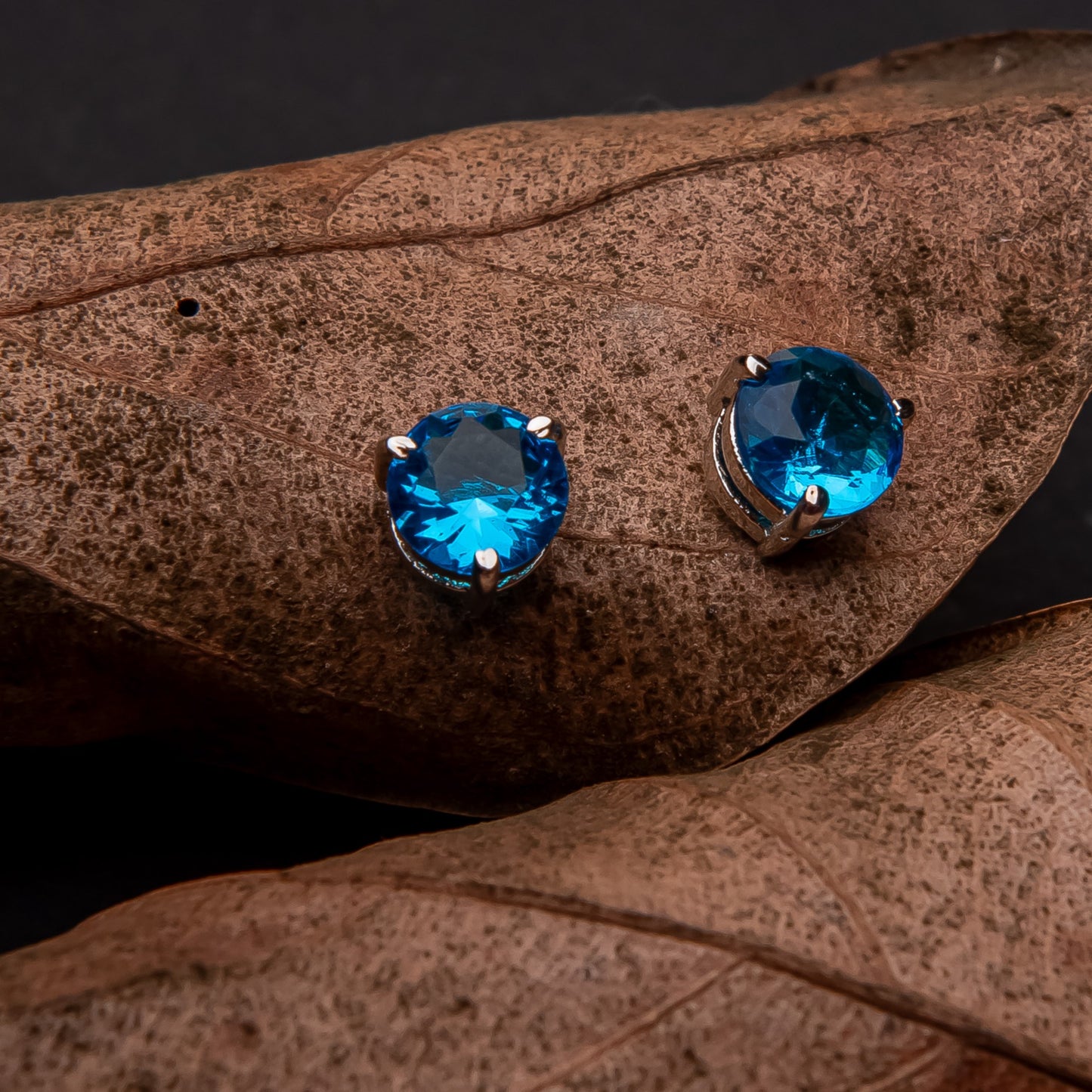 Gen Z solitaire stud