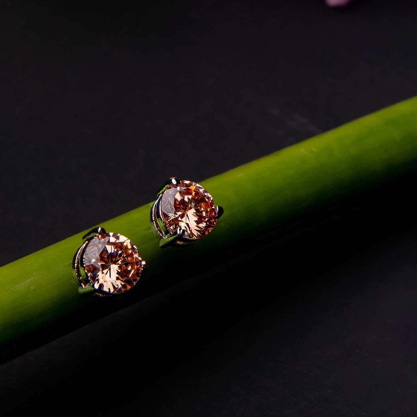 Gen Z solitaire stud