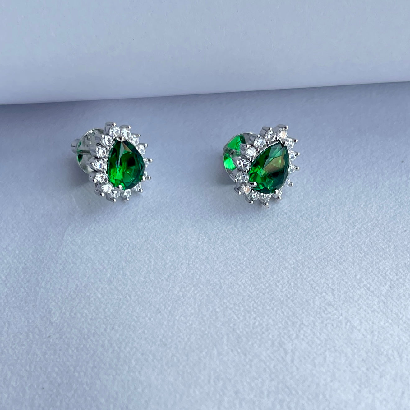 Minimella pear sparkle earring