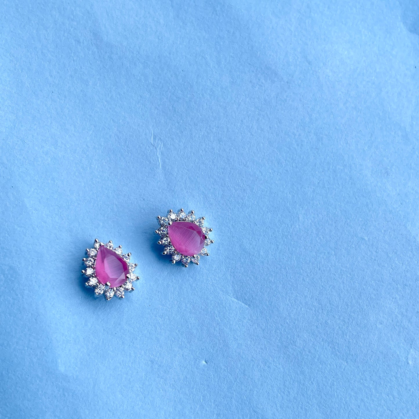 Minimella pear sparkle earring