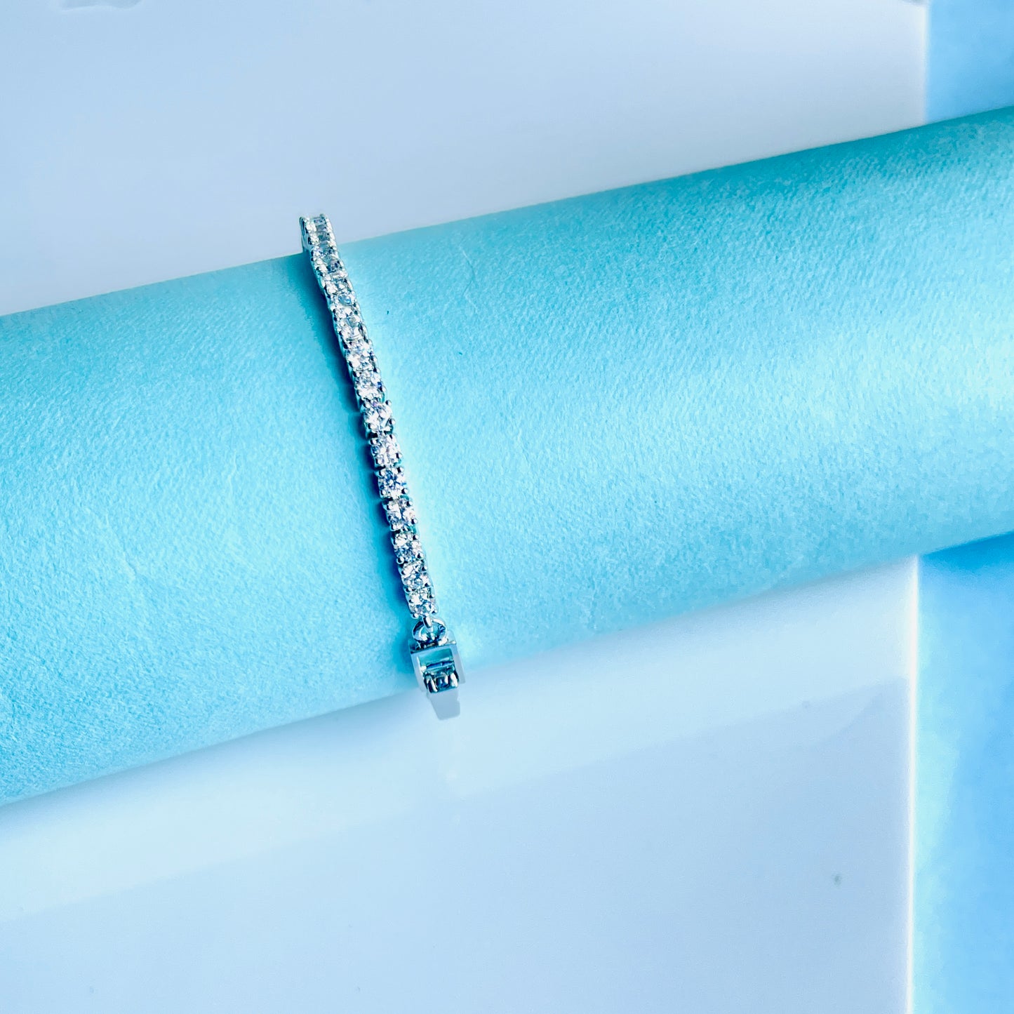Solitaire tennis bracelet