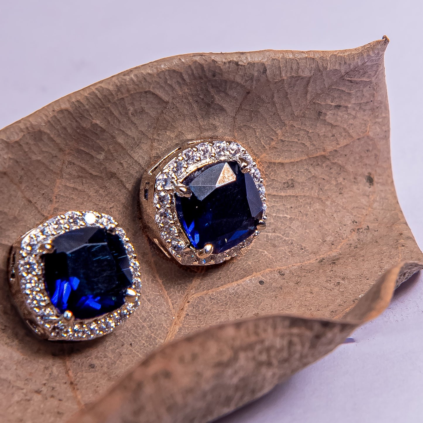 Minimella kushion zircon stud