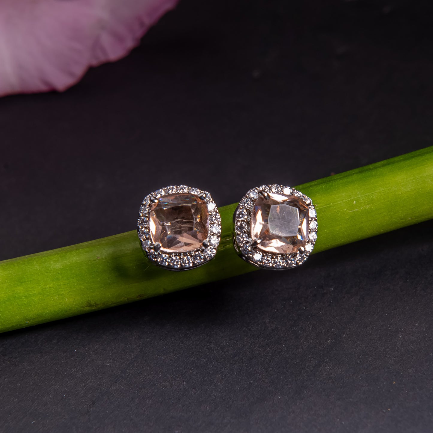 Minimella kushion zircon stud
