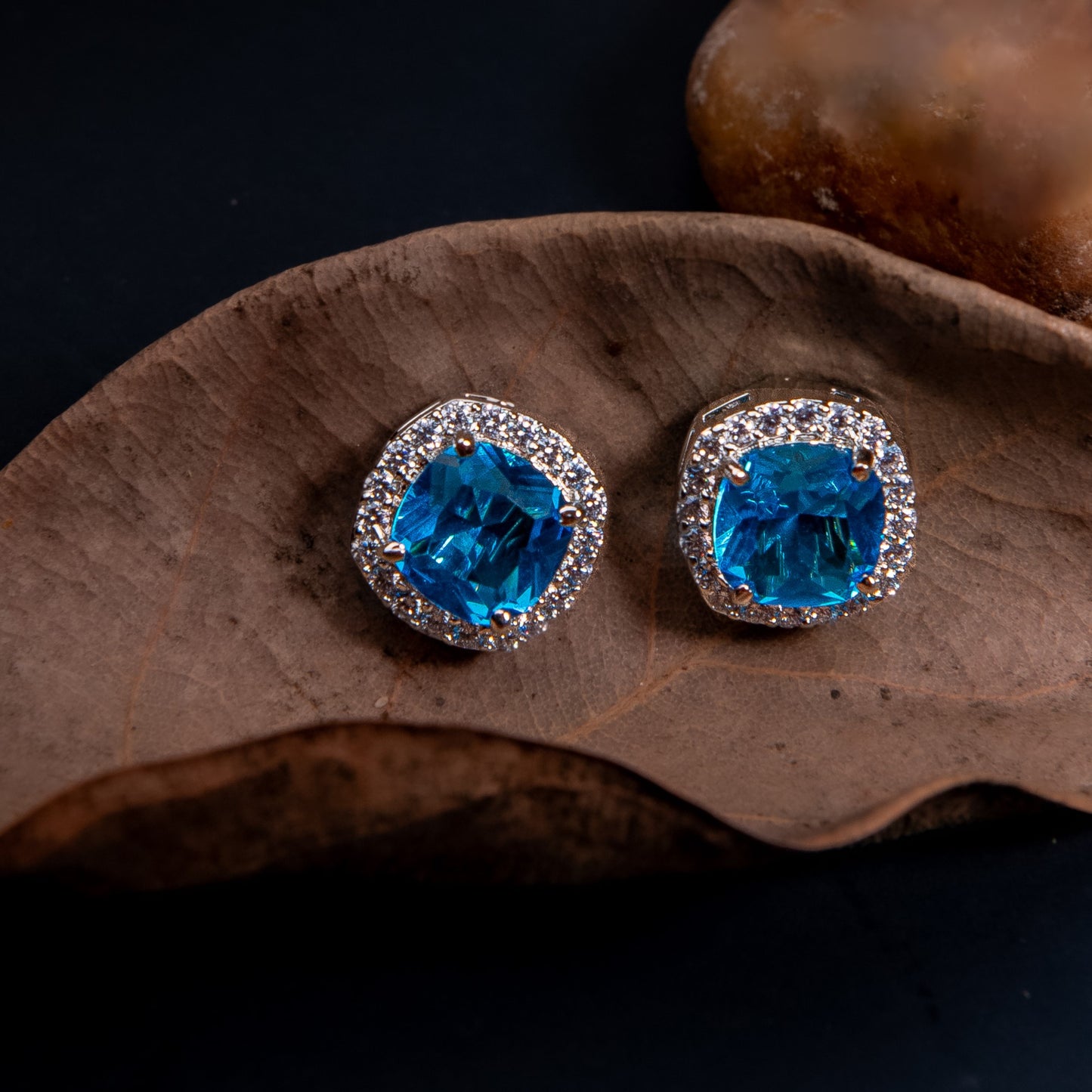 Minimella kushion zircon stud