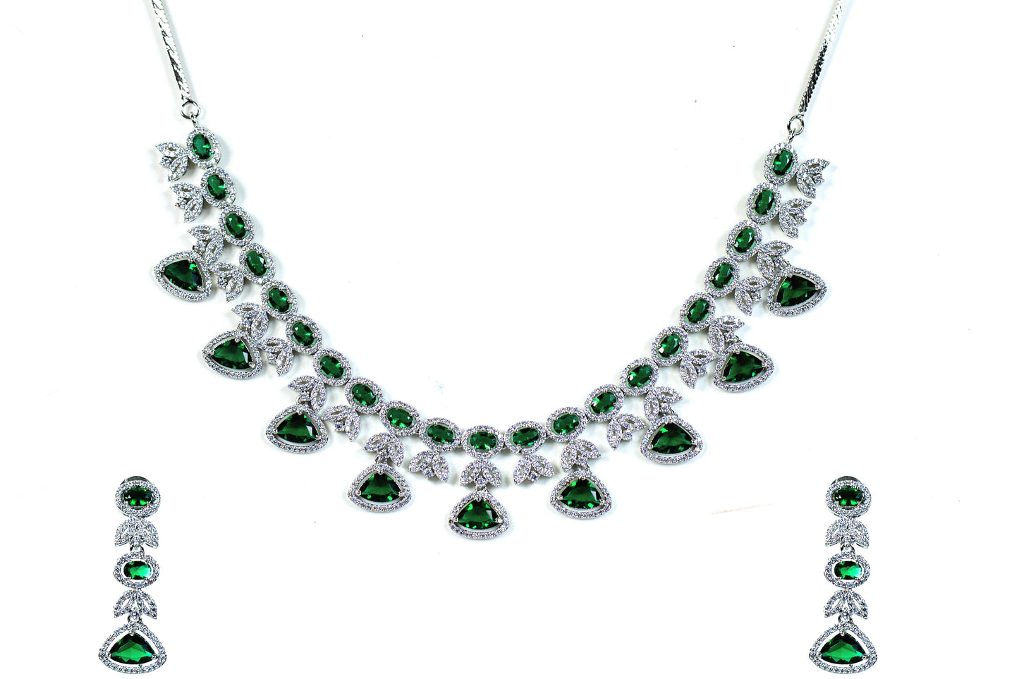 Beautiful Women's necklace Set Online