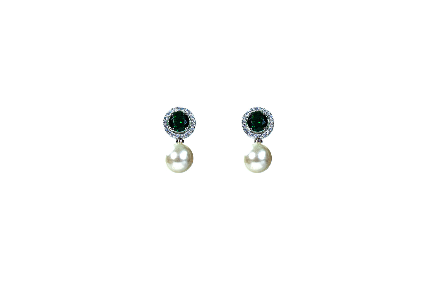 Beautiful Women pearl round stud earring Online
