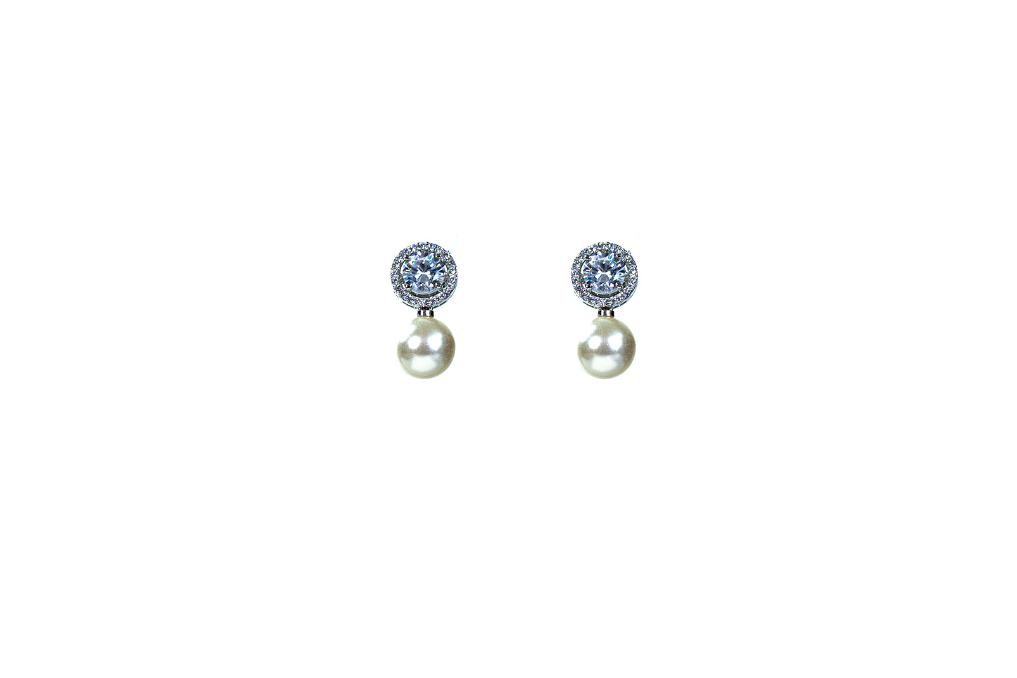 Beautiful Women pearl round stud earring Online