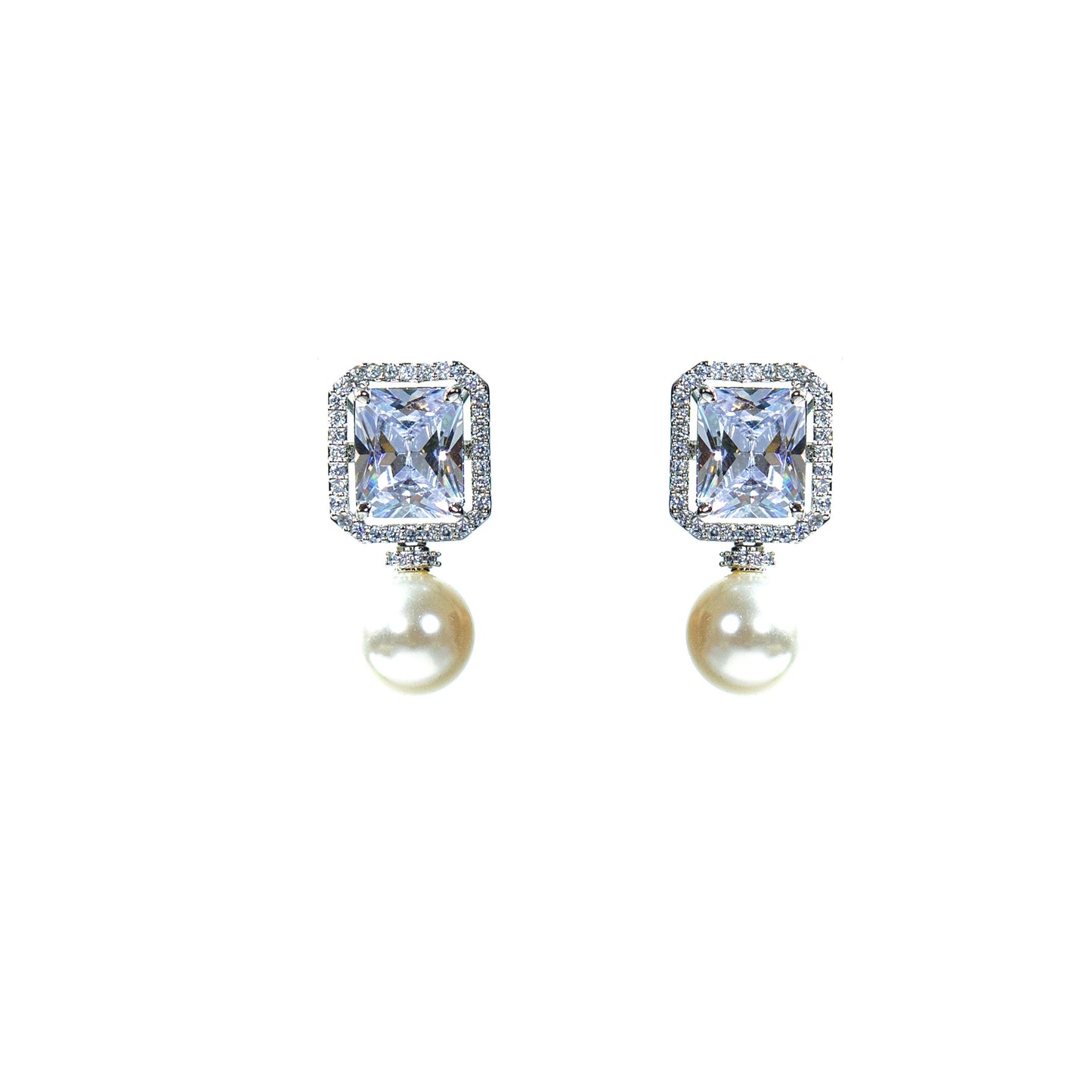 Beautiful Women's pearl Stud Earring Online