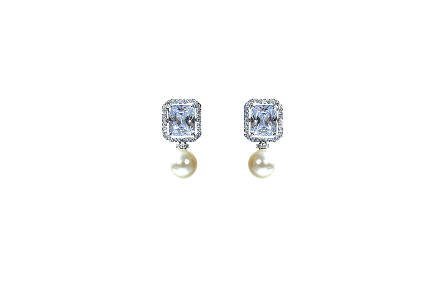 Beautiful Women's pearl Earring Online