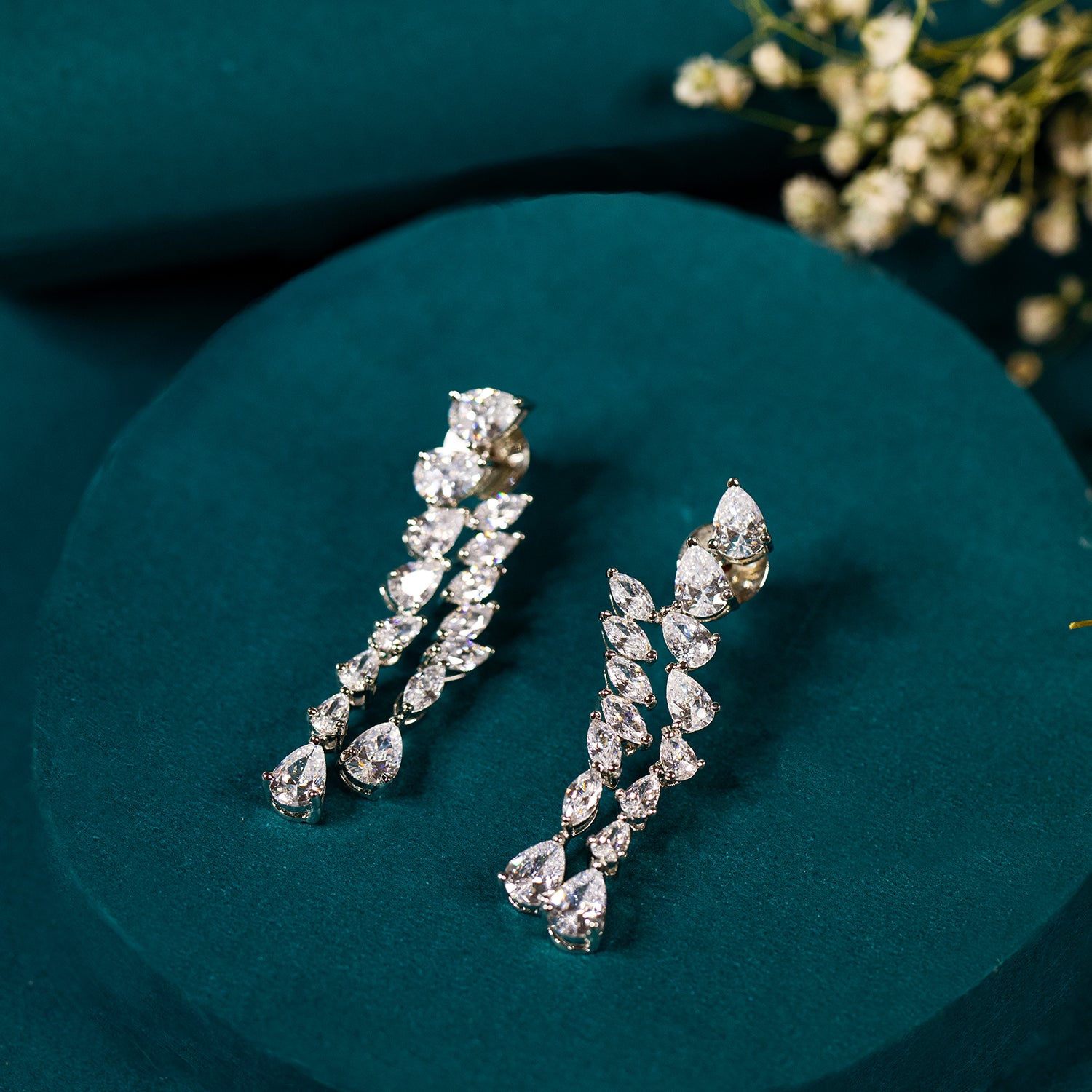 Beautiful Women sparkle zircon earring Online