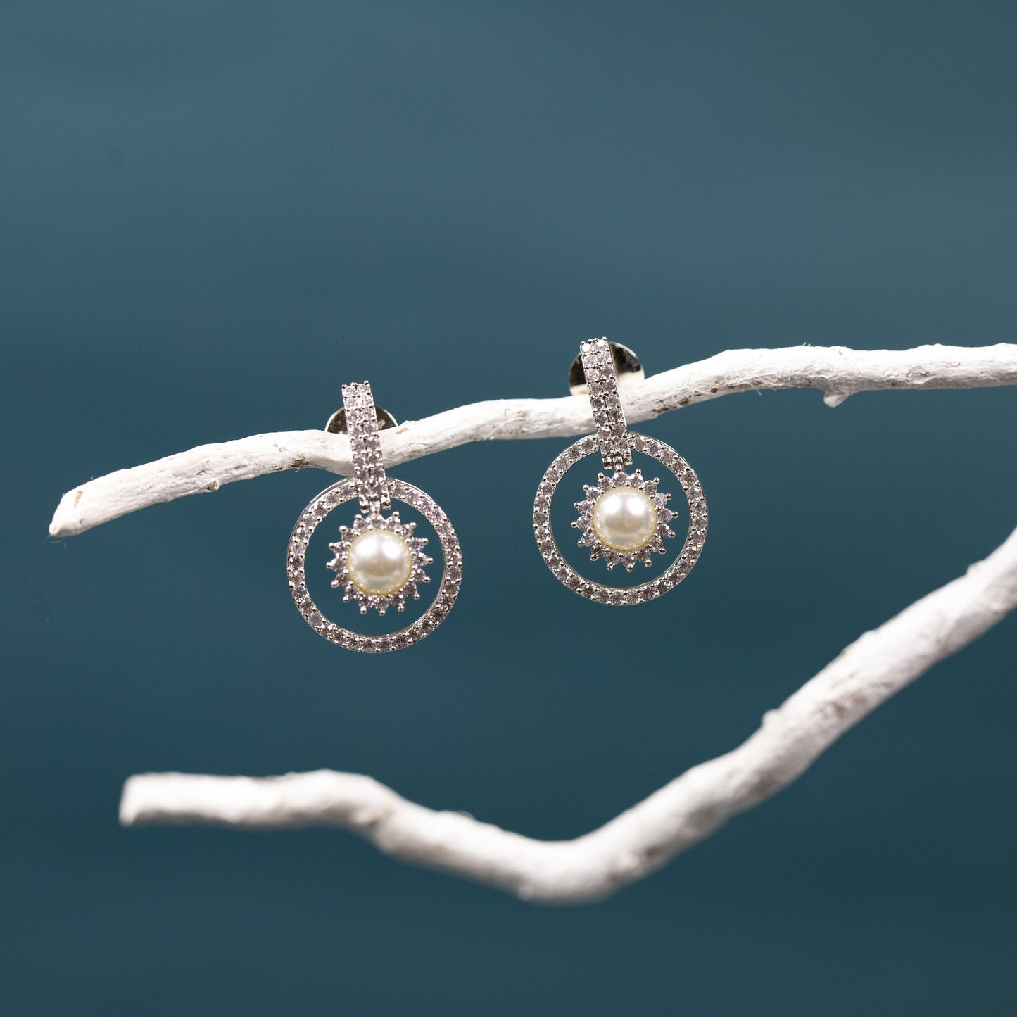 Beautiful Women's Pearl Earring Online