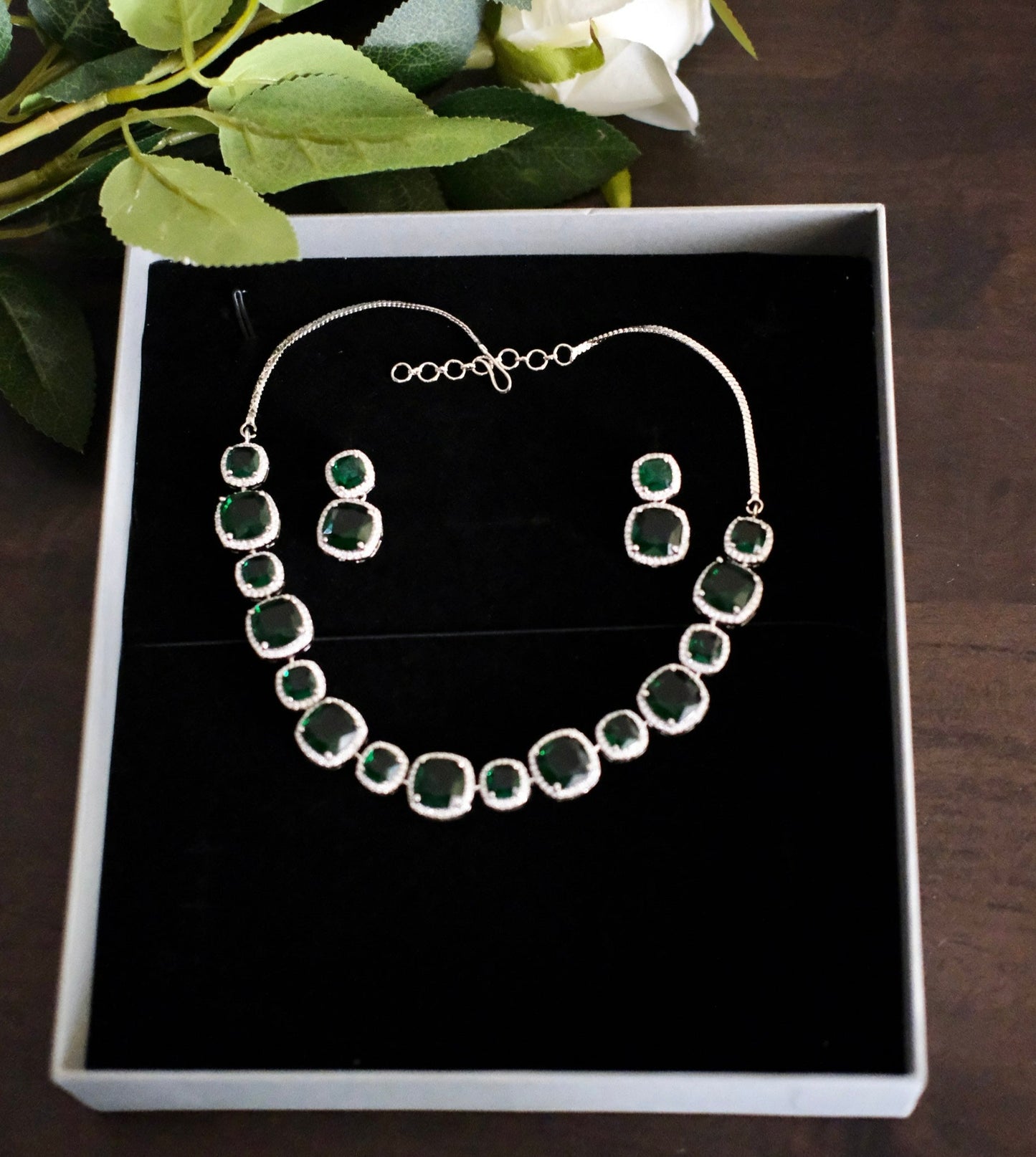 Kushion Exotica necklace set